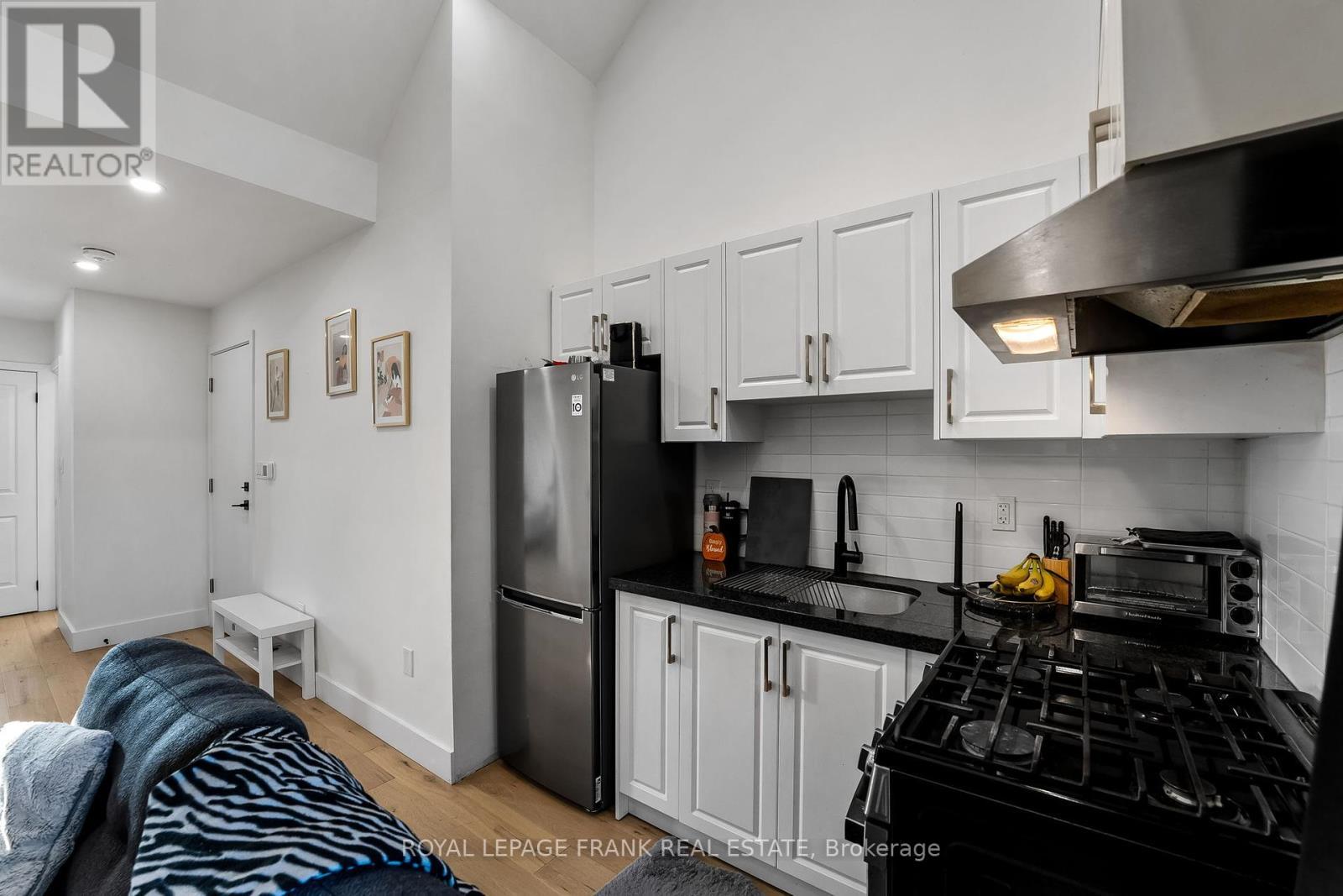 












70 WILTSHIRE AVENUE W

,
Toronto (Weston-Pellam Park),




Ontario
M6N2V9

