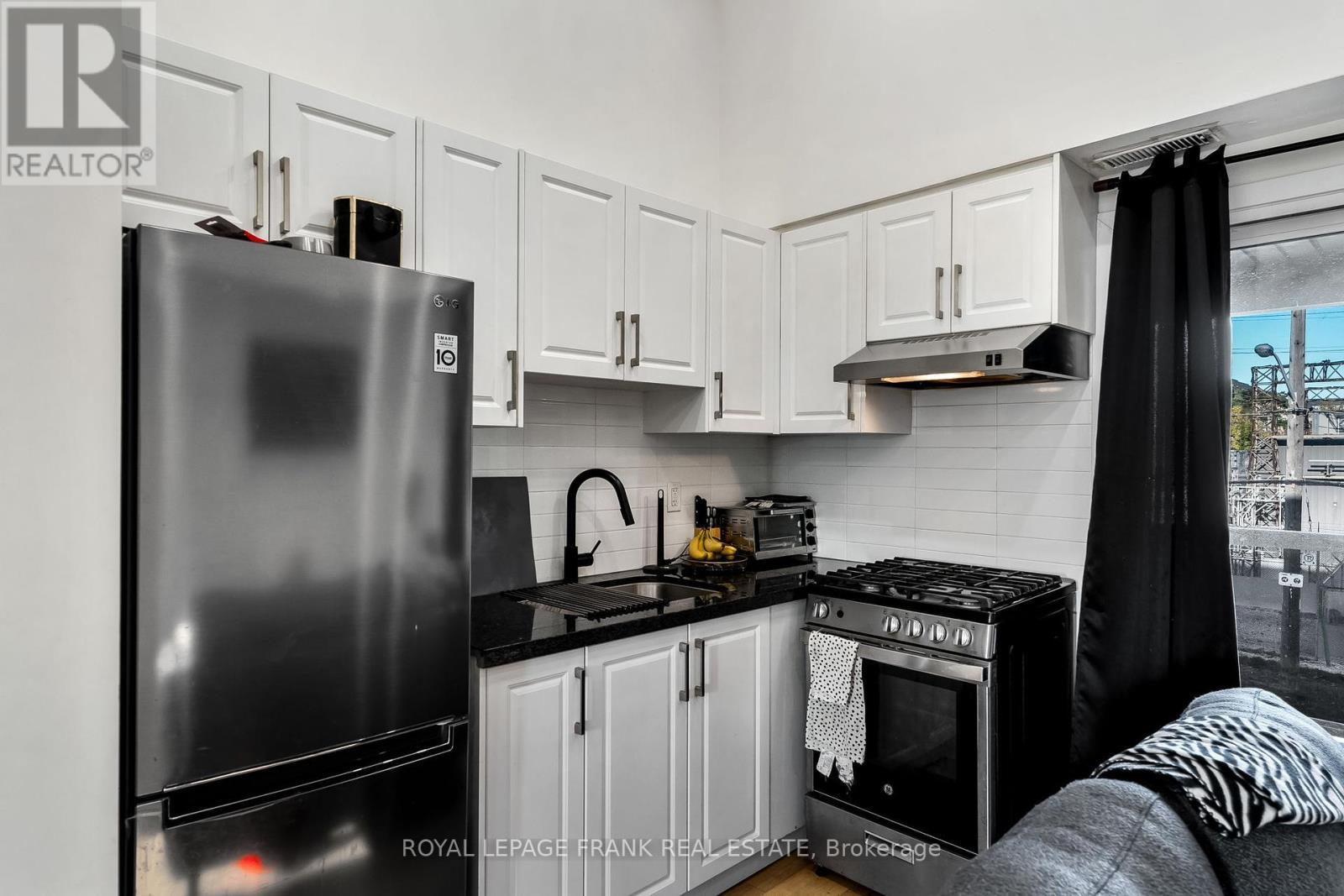 












70 WILTSHIRE AVENUE W

,
Toronto (Weston-Pellam Park),




Ontario
M6N2V9

