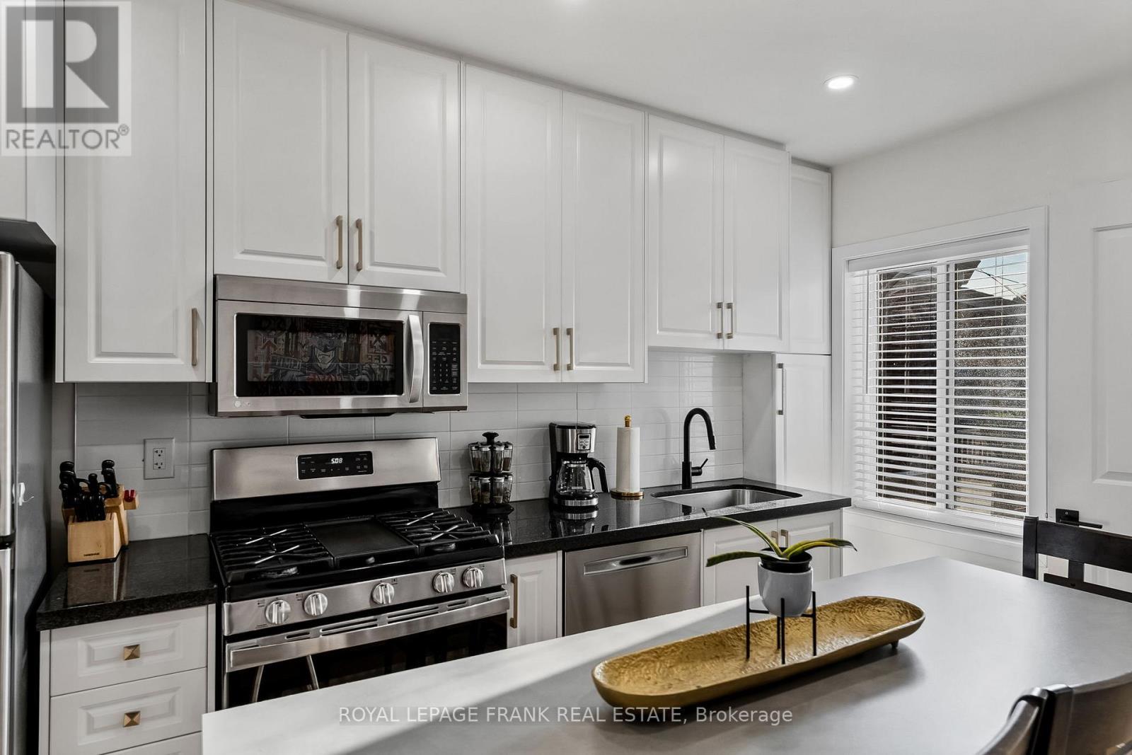 












70 WILTSHIRE AVENUE

,
Toronto (Weston-Pellam Park),




Ontario
M6N2V9

