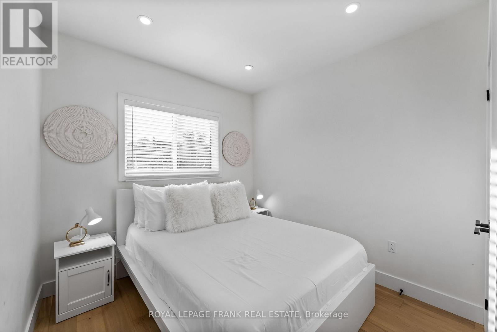 












70 WILTSHIRE AVENUE

,
Toronto (Weston-Pellam Park),




Ontario
M6N2V9

