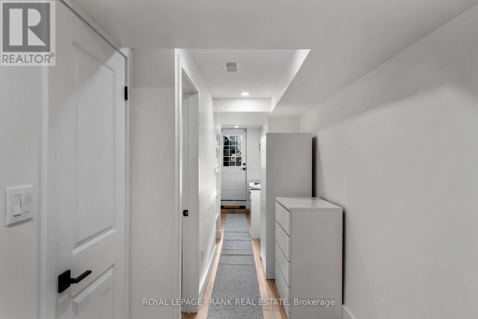












70 WILTSHIRE AVENUE

,
Toronto (Weston-Pellam Park),




Ontario
M6N2V9

