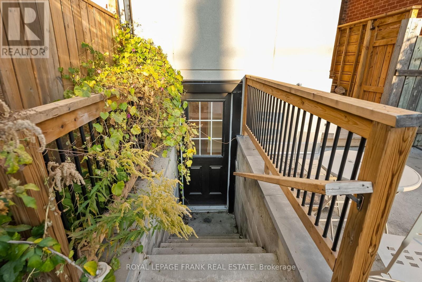 












70 WILTSHIRE AVENUE

,
Toronto (Weston-Pellam Park),




Ontario
M6N2V9

