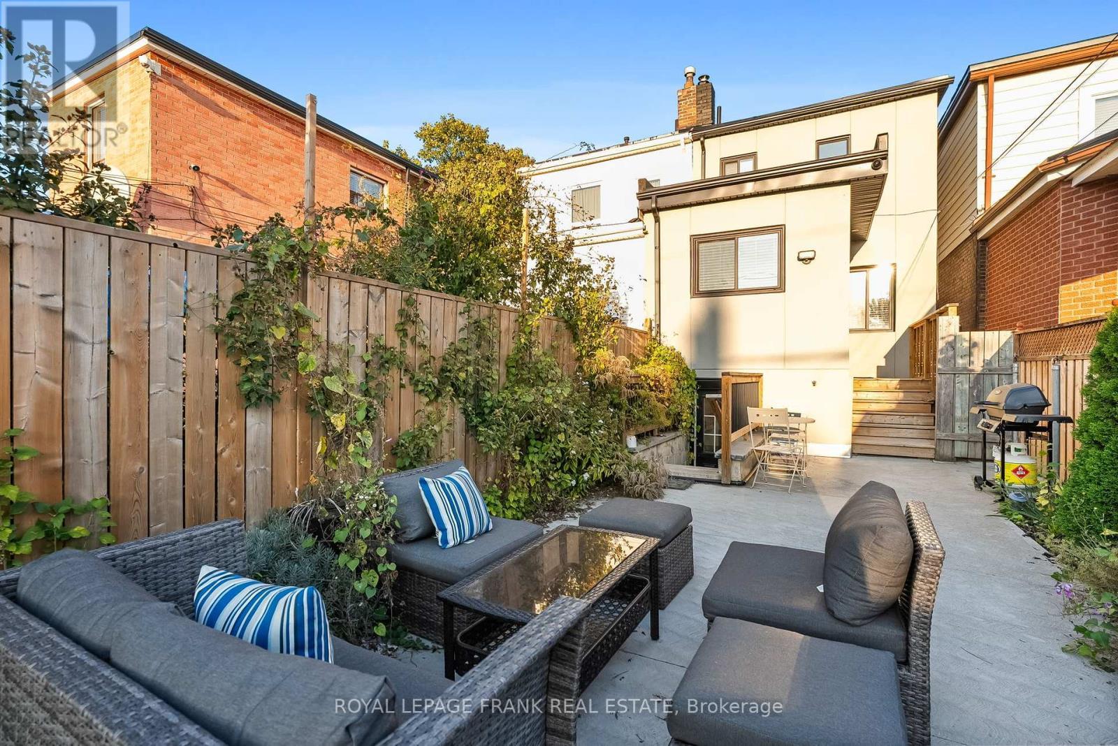 












70 WILTSHIRE AVENUE

,
Toronto (Weston-Pellam Park),




Ontario
M6N2V9

