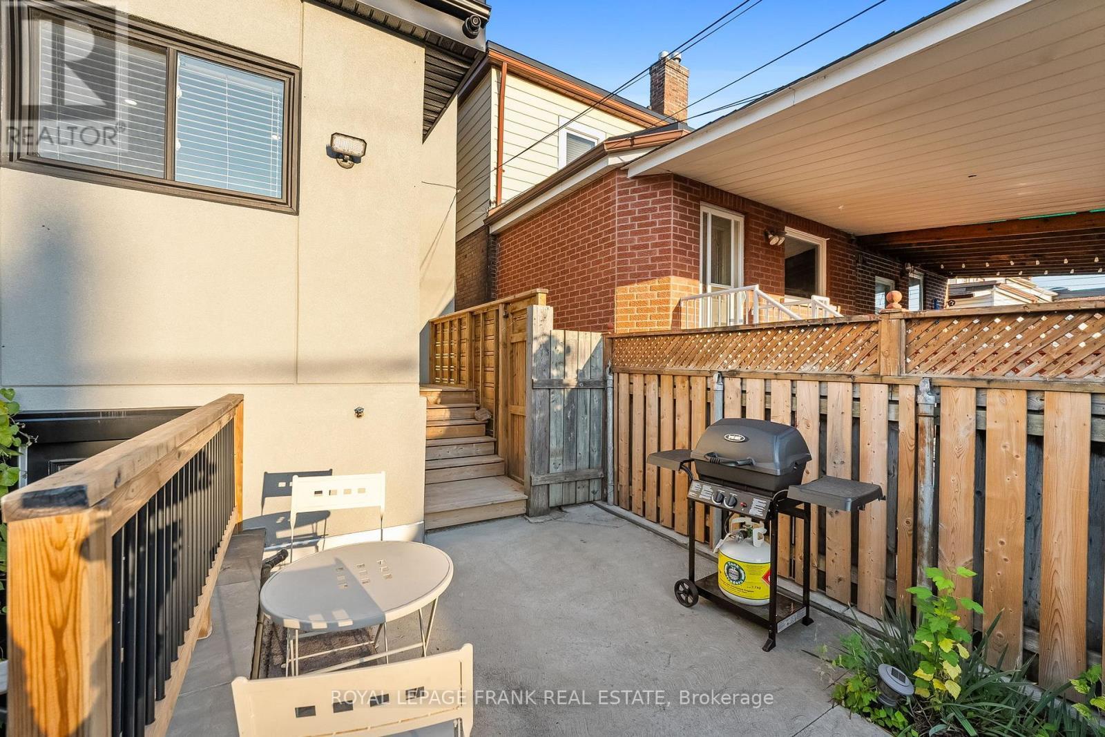












70 WILTSHIRE AVENUE

,
Toronto (Weston-Pellam Park),




Ontario
M6N2V9

