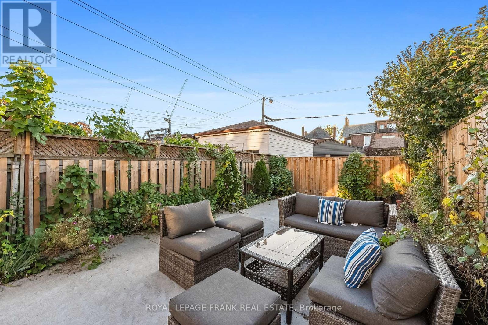 












70 WILTSHIRE AVENUE

,
Toronto (Weston-Pellam Park),




Ontario
M6N2V9

