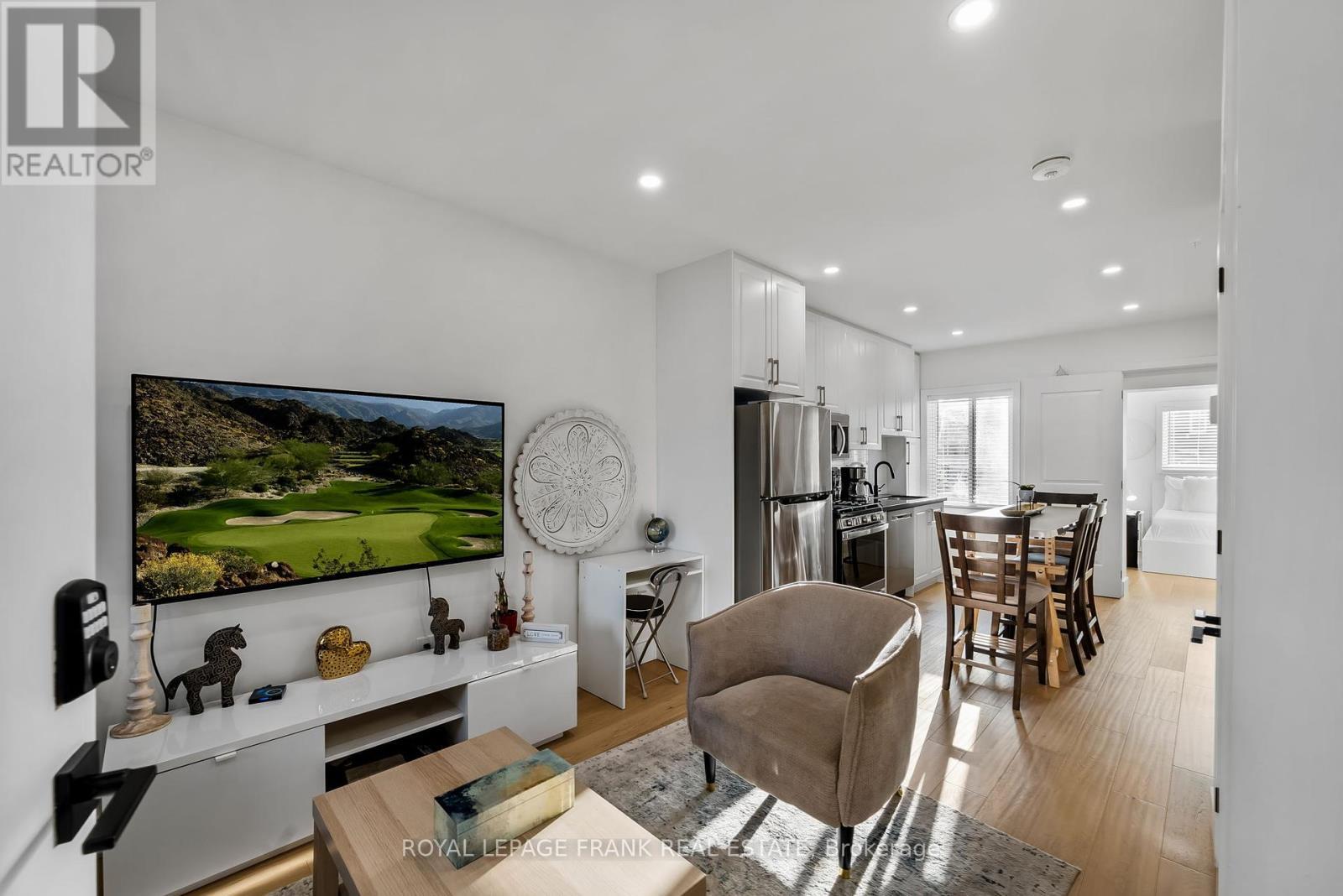 












70 WILTSHIRE AVENUE

,
Toronto (Weston-Pellam Park),




Ontario
M6N2V9

