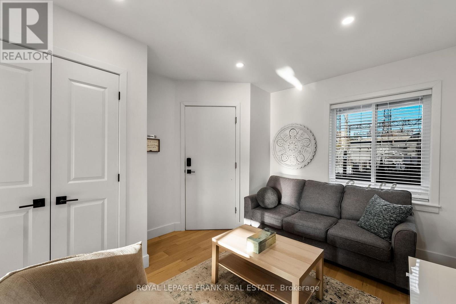 












70 WILTSHIRE AVENUE

,
Toronto (Weston-Pellam Park),




Ontario
M6N2V9

