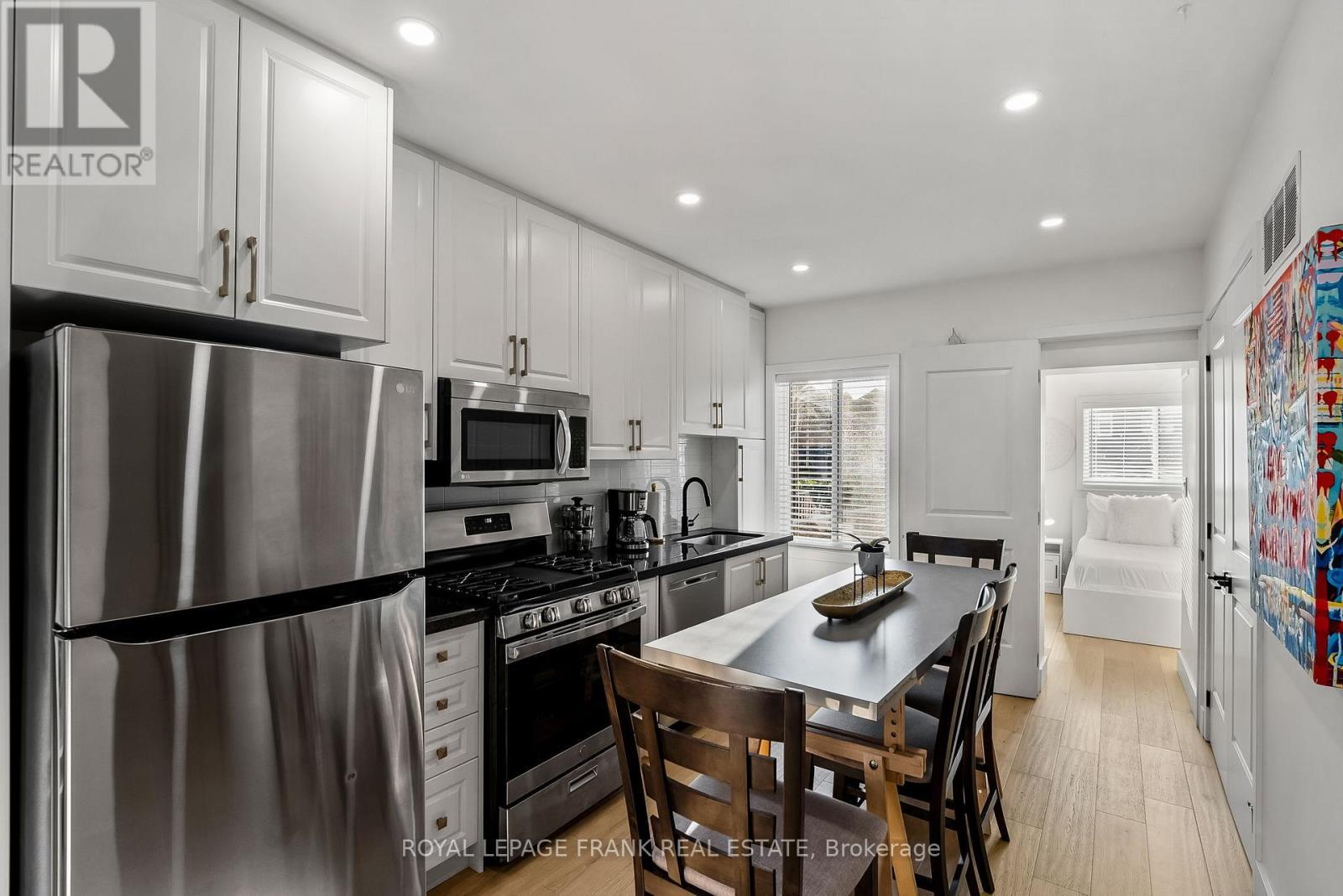 












70 WILTSHIRE AVENUE

,
Toronto (Weston-Pellam Park),




Ontario
M6N2V9

