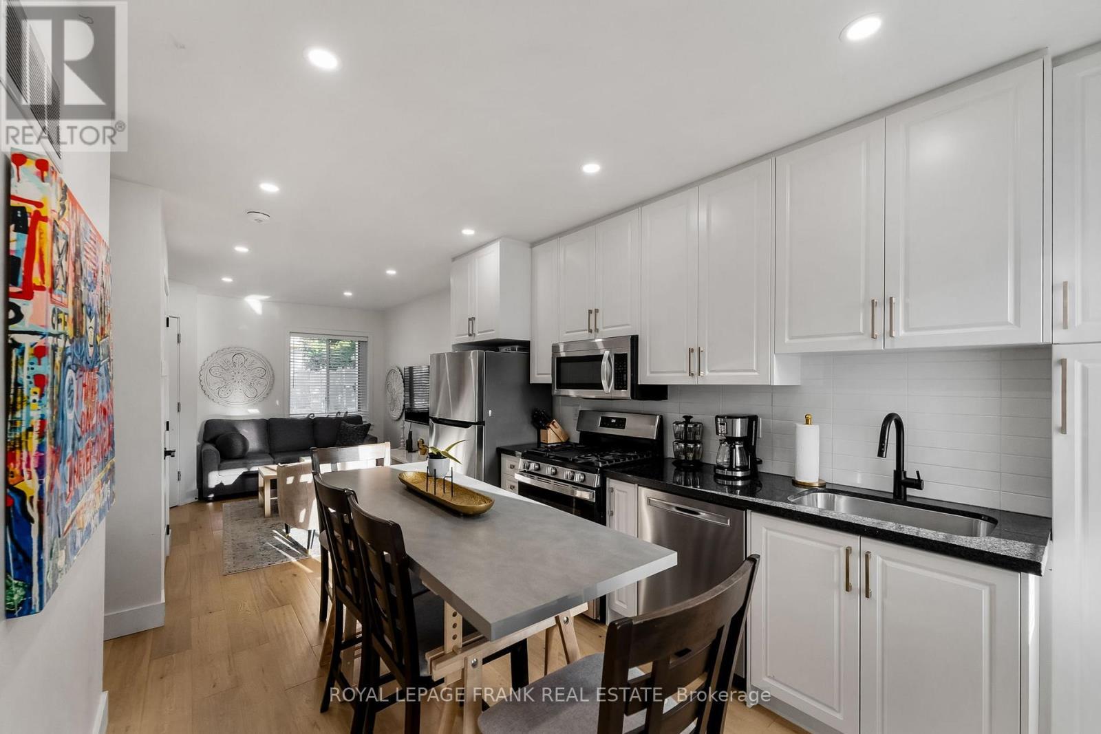 












70 WILTSHIRE AVENUE

,
Toronto (Weston-Pellam Park),




Ontario
M6N2V9

