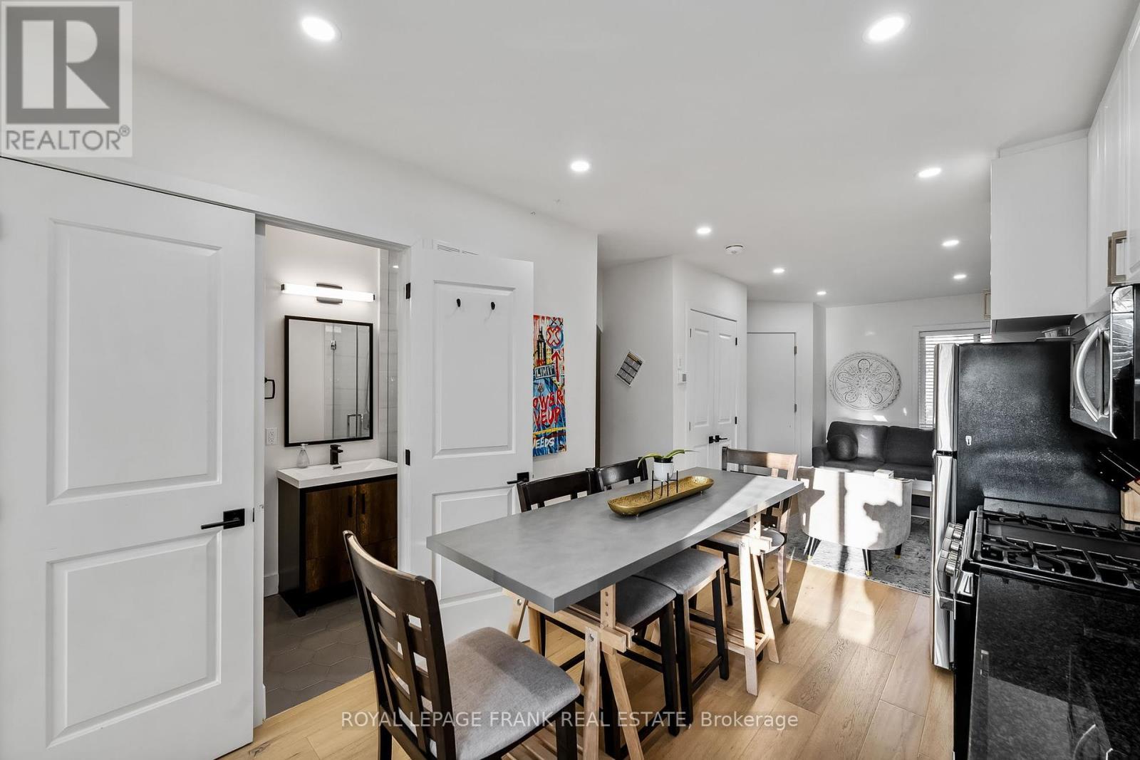 












70 WILTSHIRE AVENUE

,
Toronto (Weston-Pellam Park),




Ontario
M6N2V9

