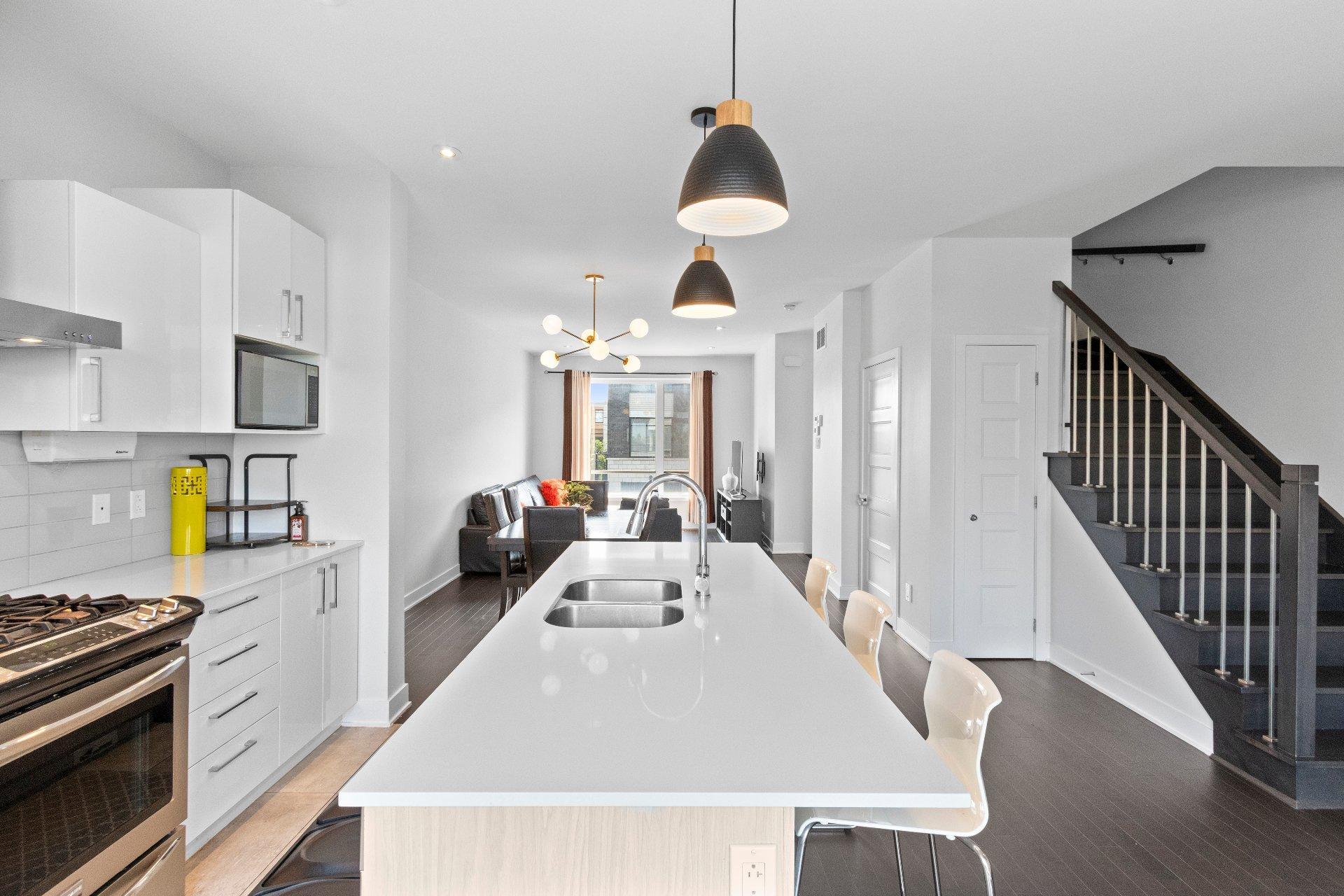 









3171


Rue Frégault

,
Laval (Chomedey),




QC
H7T0C6

