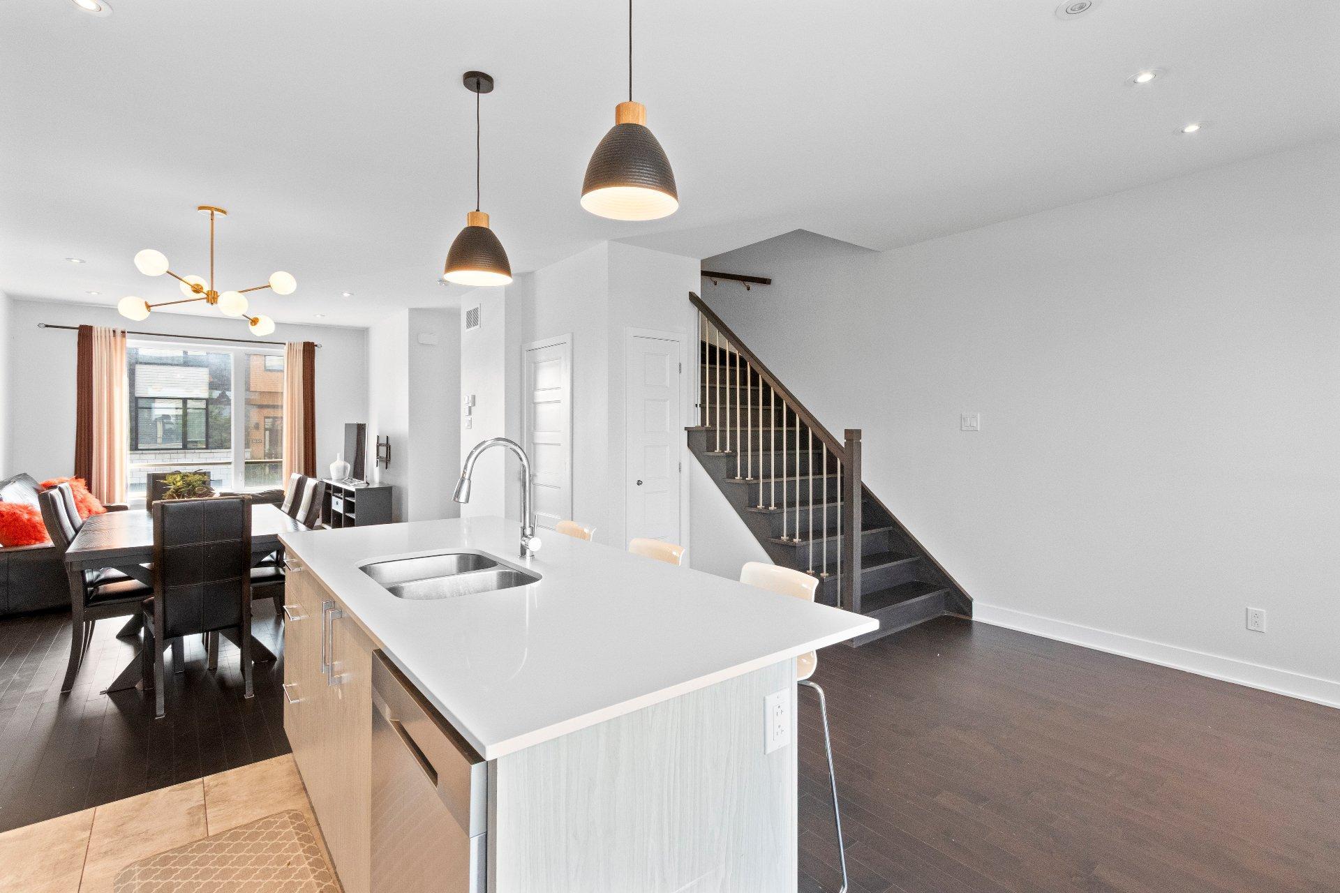 









3171


Rue Frégault

,
Laval (Chomedey),




QC
H7T0C6

