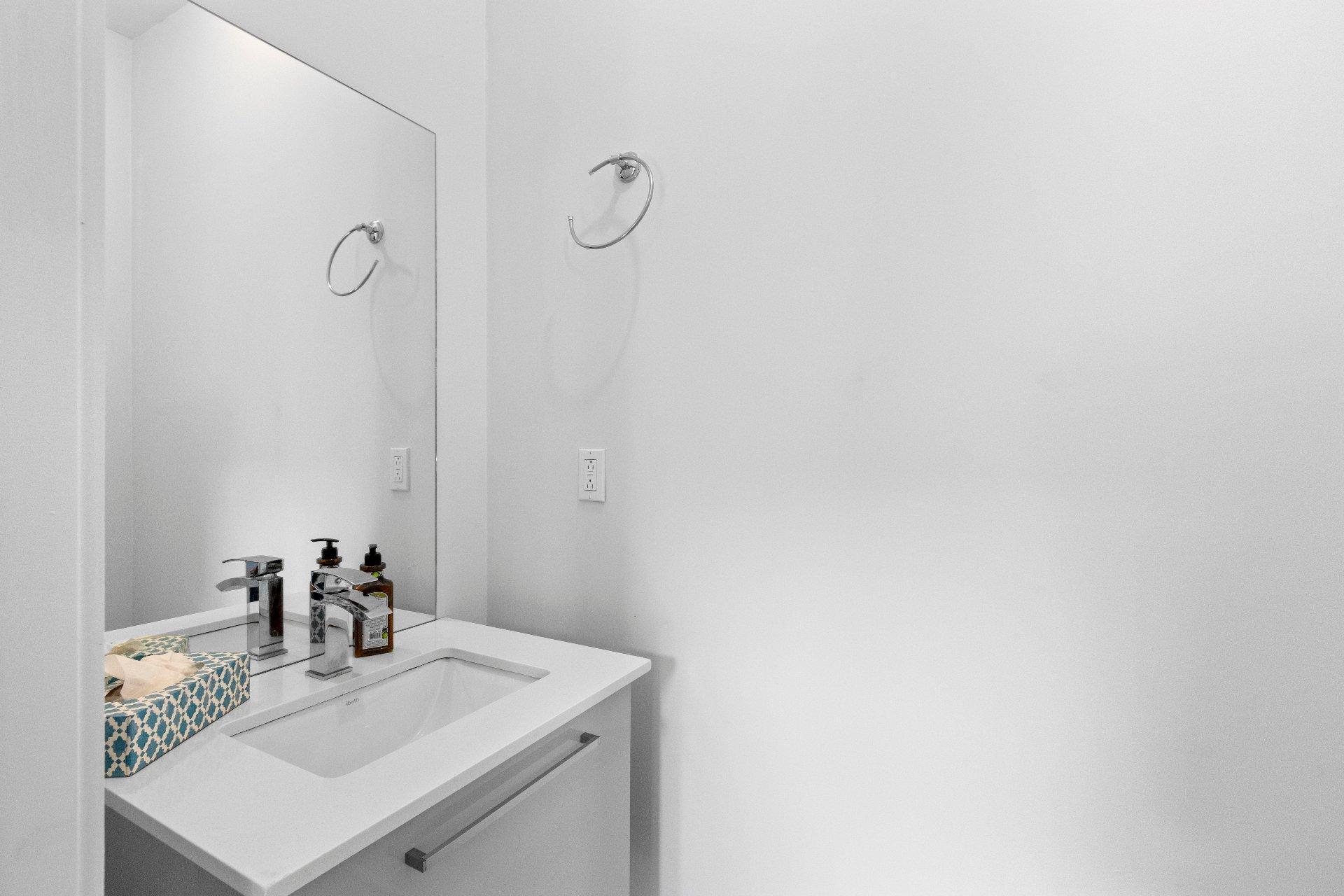 









3171


Rue Frégault

,
Laval (Chomedey),




QC
H7T0C6

