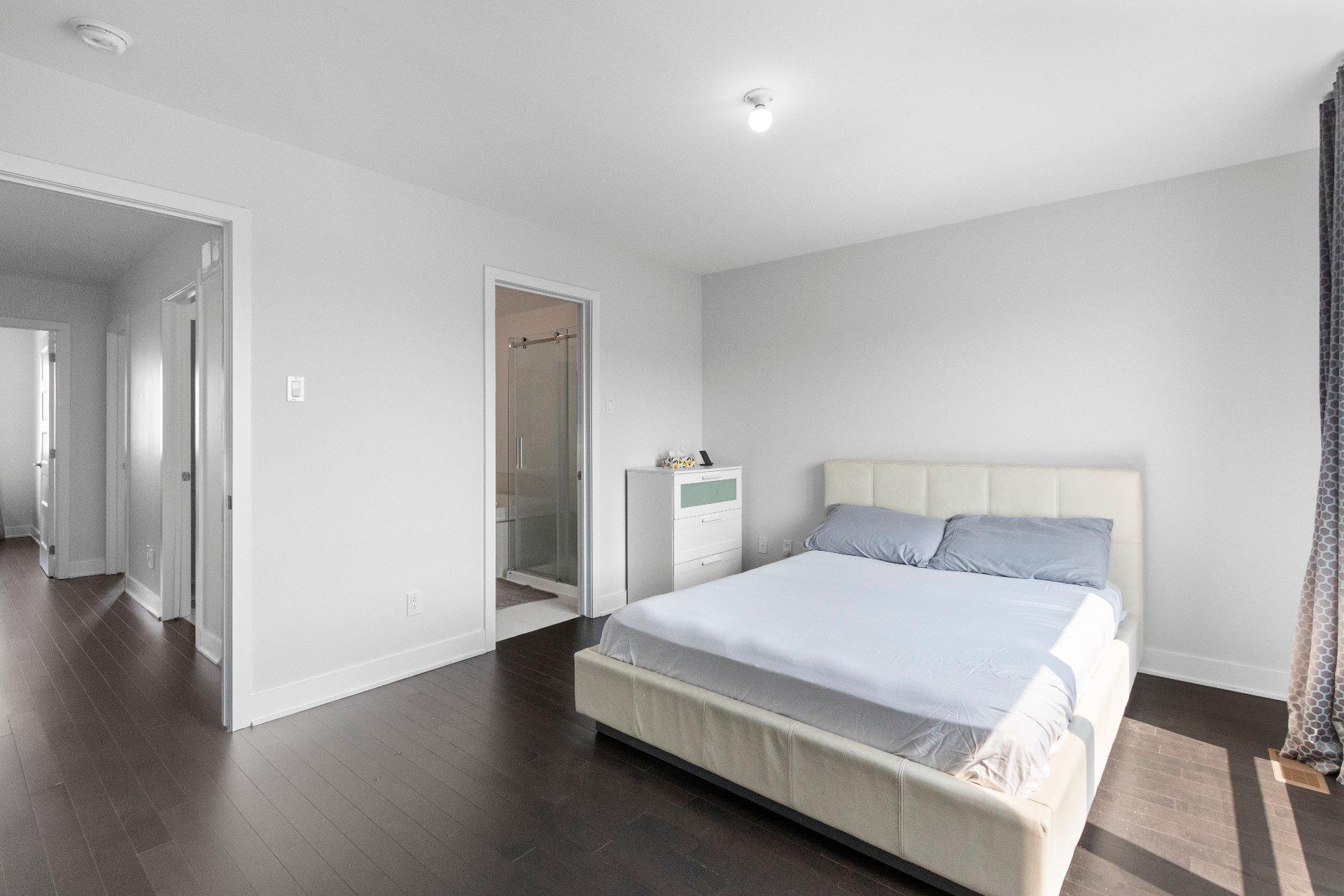 









3171


Rue Frégault

,
Laval (Chomedey),




QC
H7T0C6

