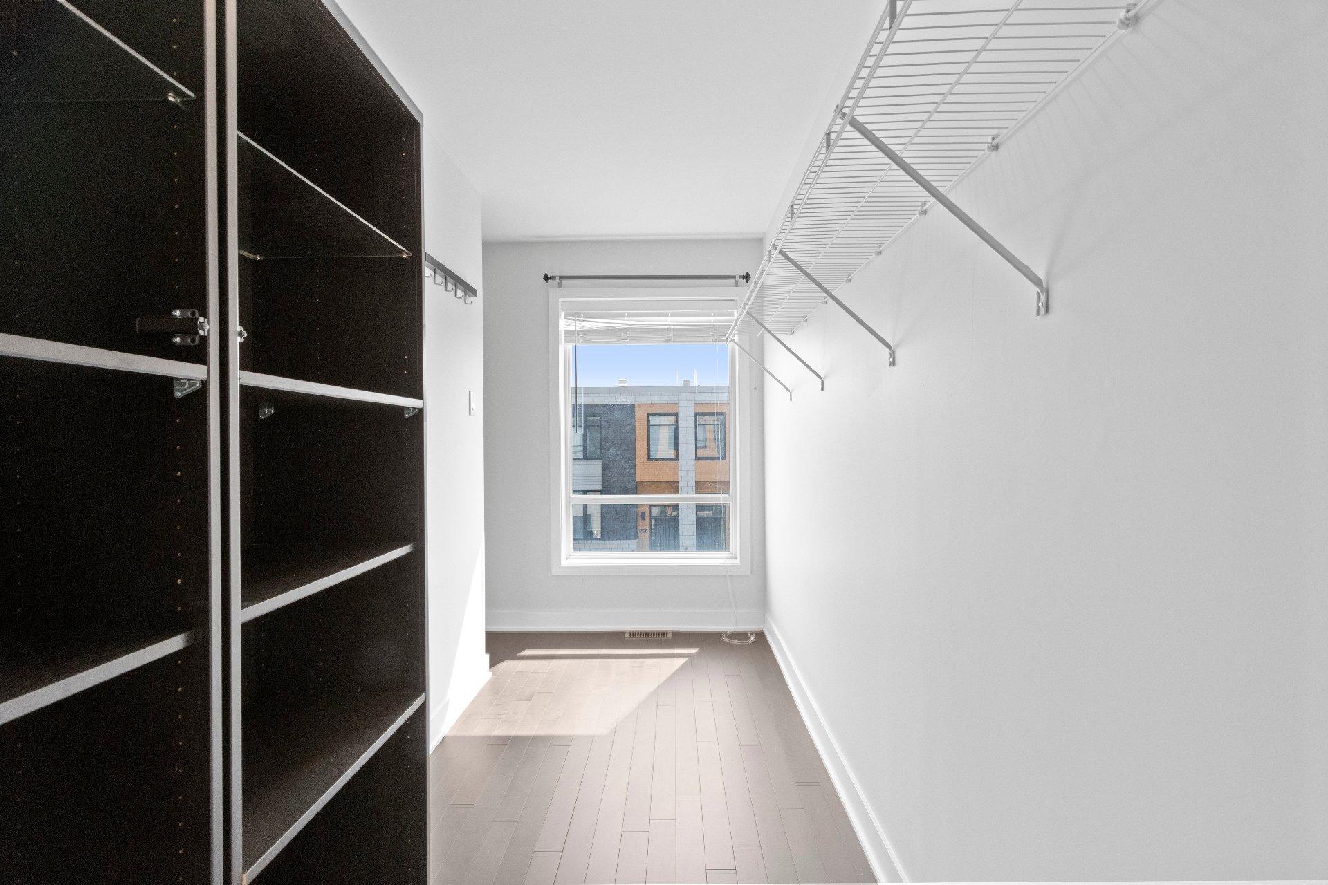 









3171


Rue Frégault

,
Laval (Chomedey),




QC
H7T0C6

