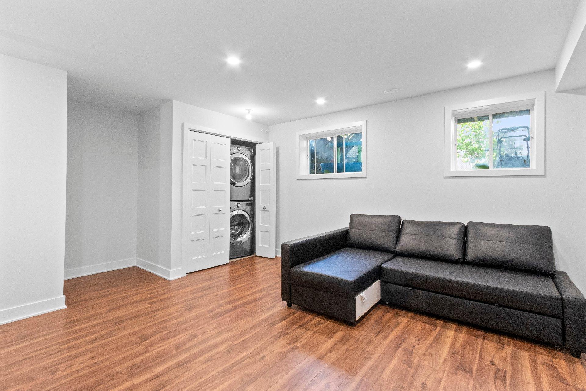 









3171


Rue Frégault

,
Laval (Chomedey),




QC
H7T0C6

