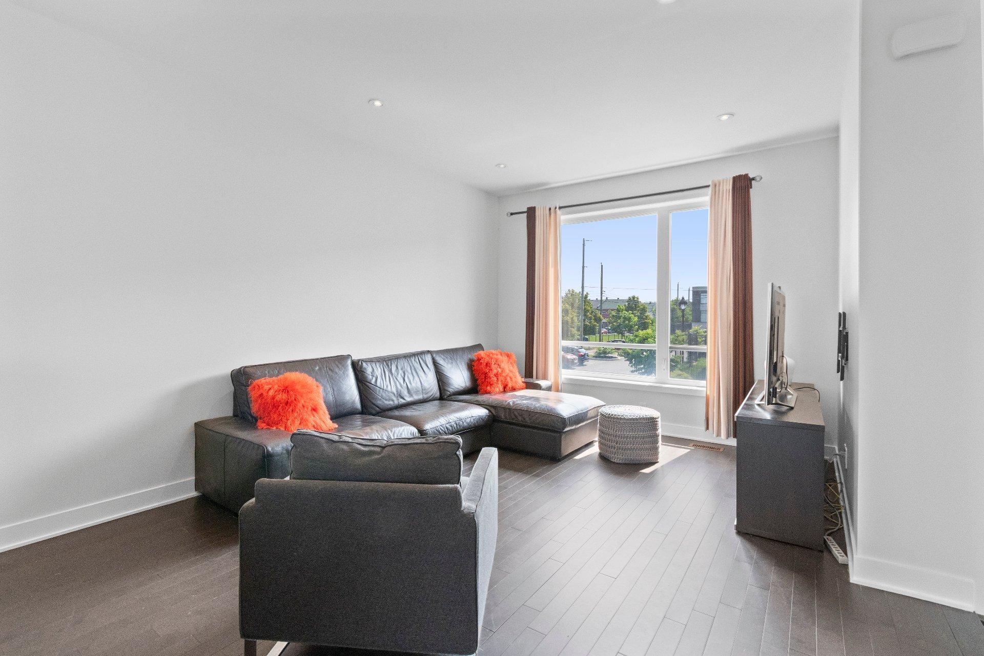 









3171


Rue Frégault

,
Laval (Chomedey),




QC
H7T0C6


