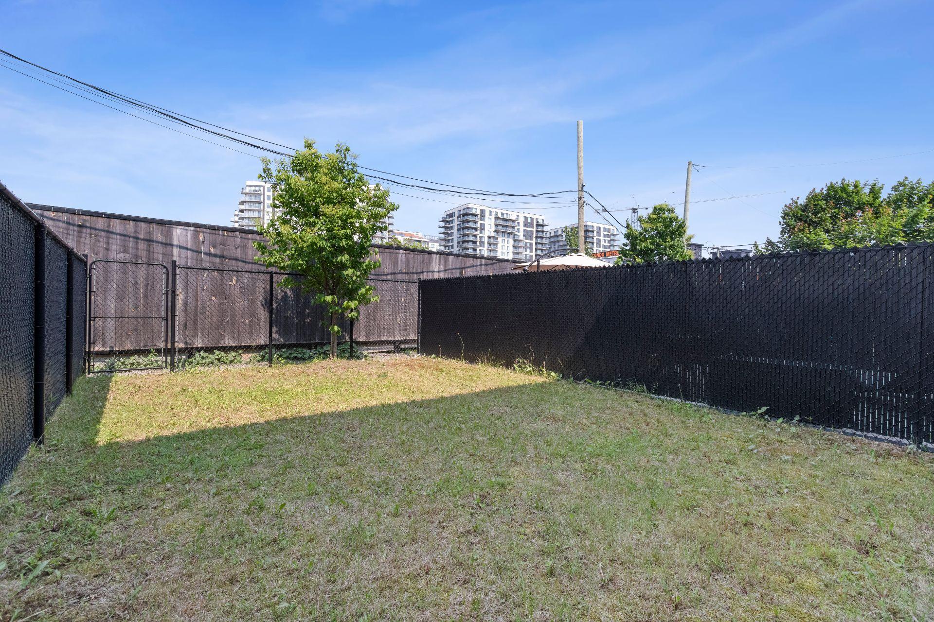 









3171


Rue Frégault

,
Laval (Chomedey),




QC
H7T0C6

