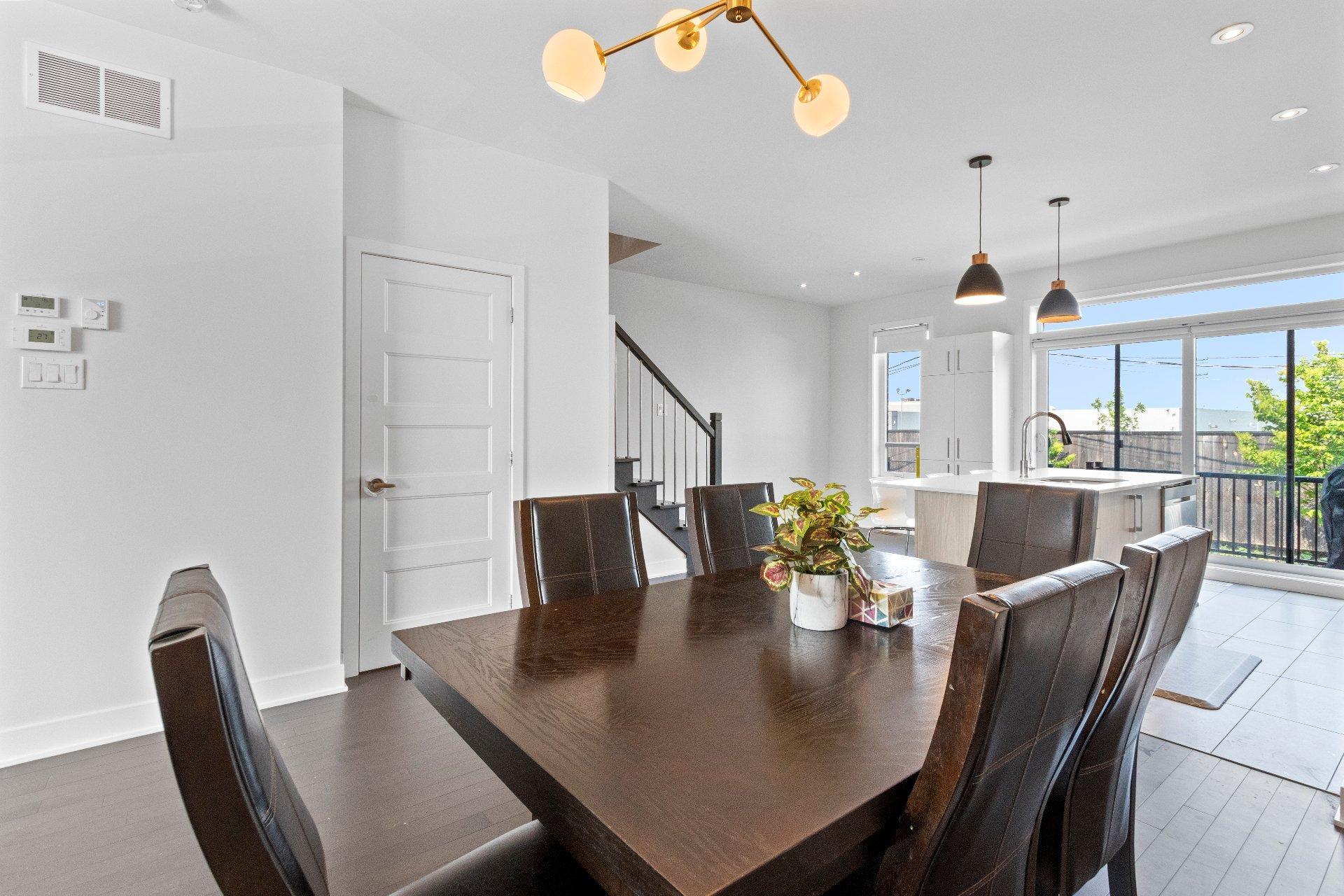 









3171


Rue Frégault

,
Laval (Chomedey),




QC
H7T0C6

