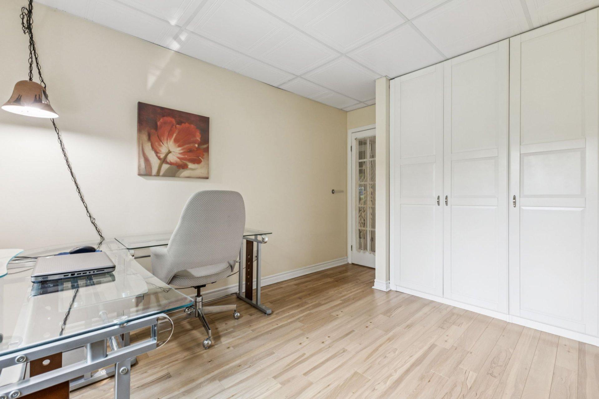 









6


Imp. de Brest

, 2,
Gatineau (Hull),




QC
J8Z3C2

