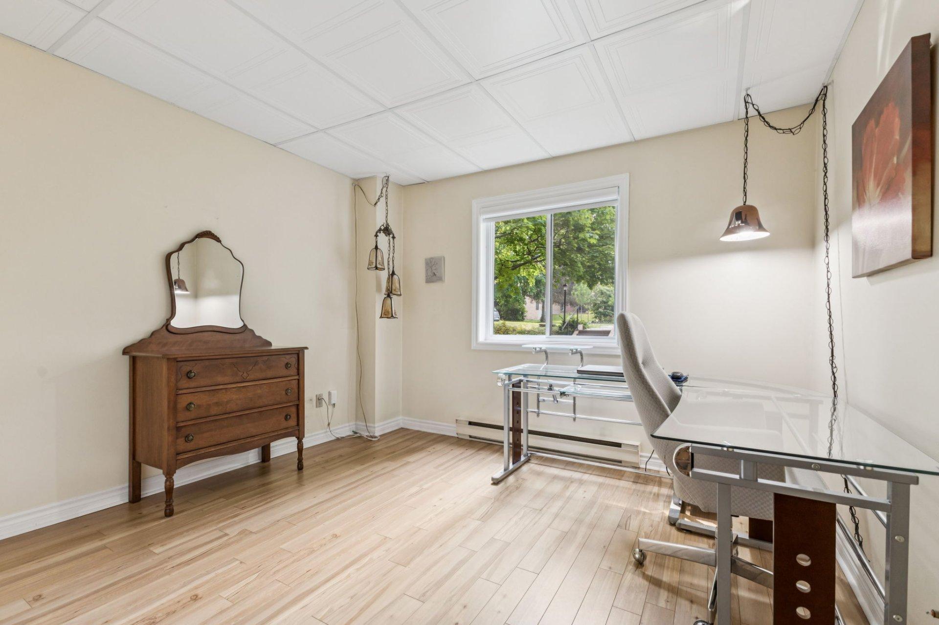 









6


Imp. de Brest

, 2,
Gatineau (Hull),




QC
J8Z3C2

