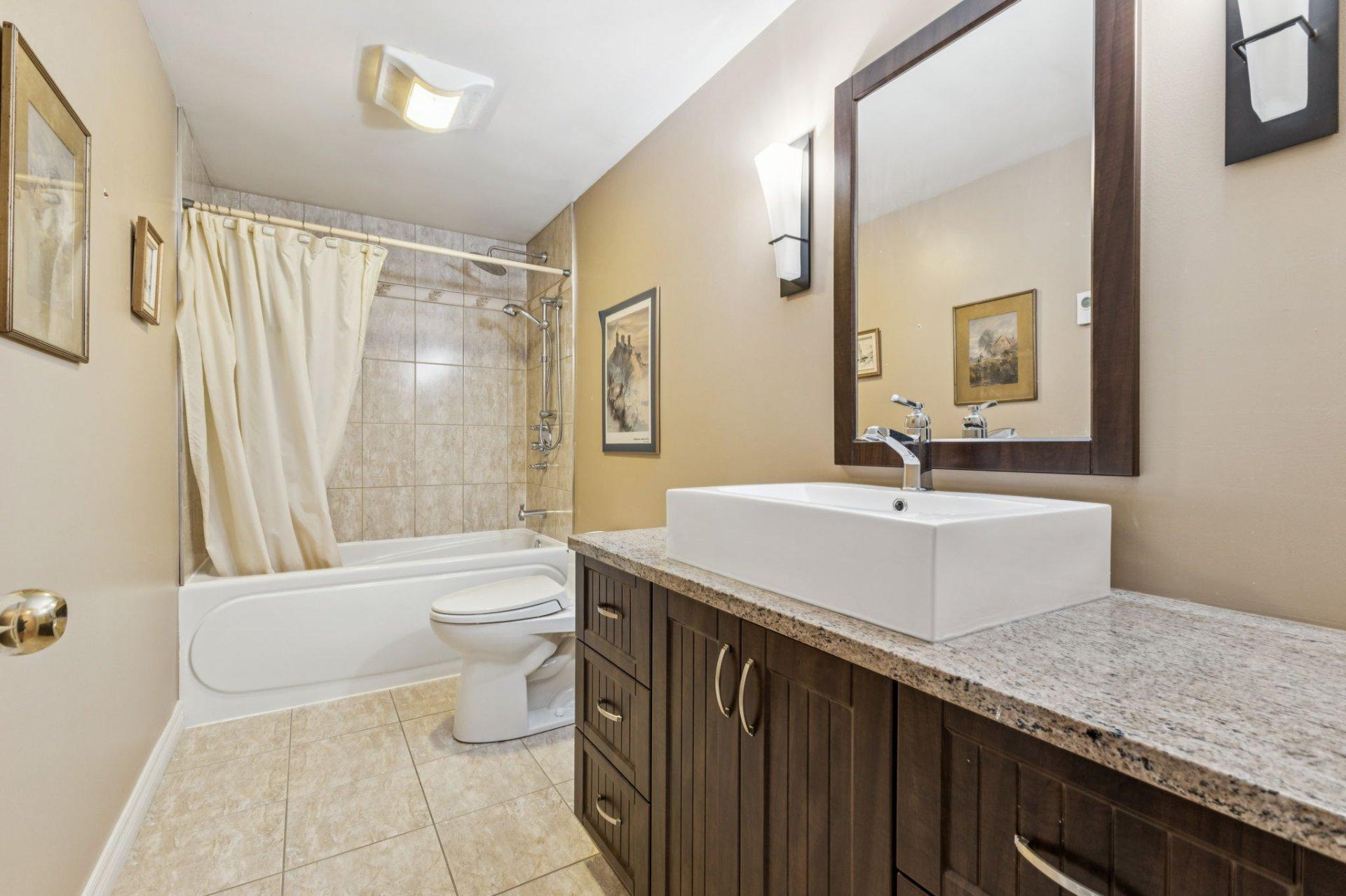









6


Imp. de Brest

, 2,
Gatineau (Hull),




QC
J8Z3C2

