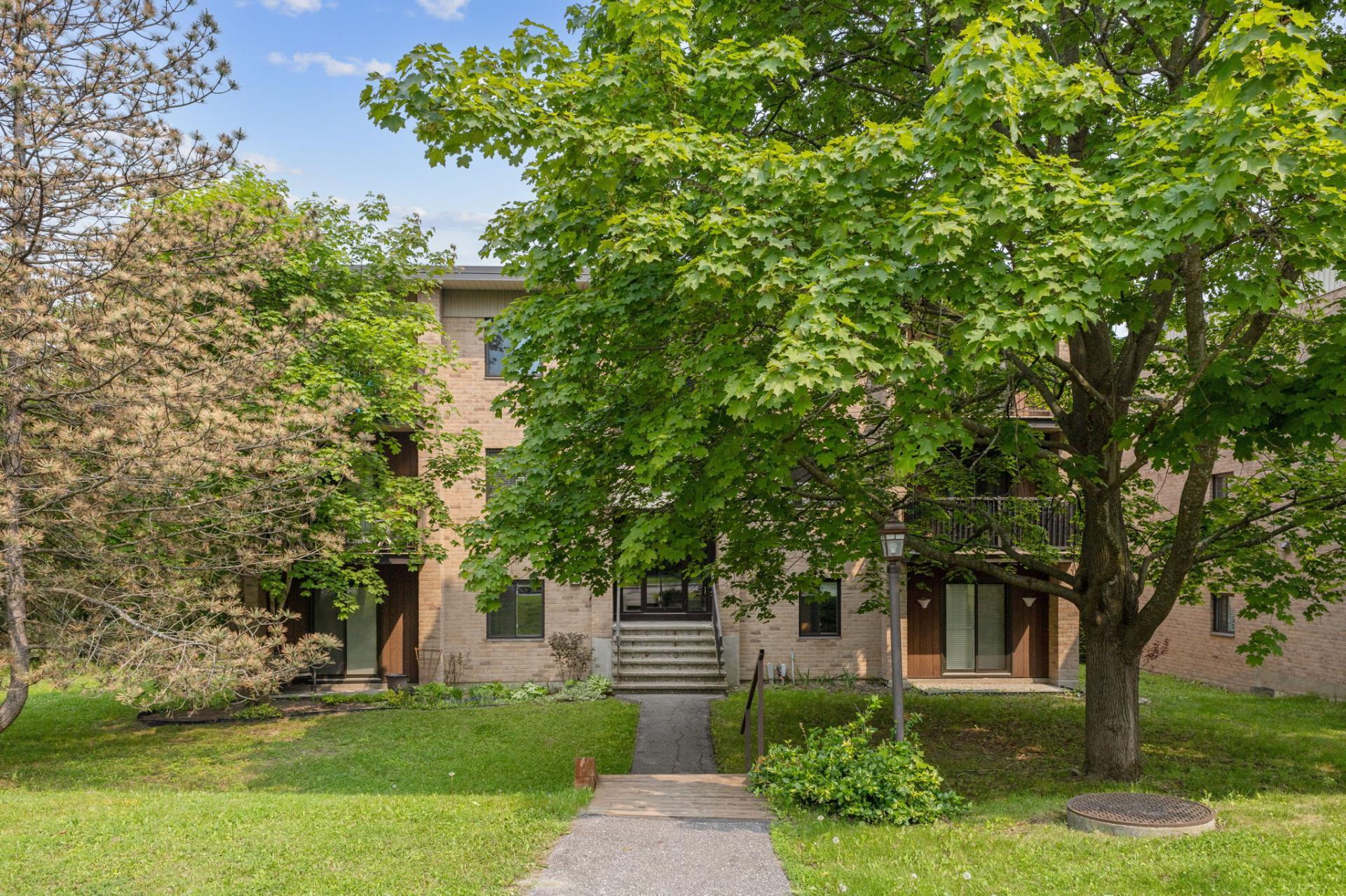 









6


Imp. de Brest

, 2,
Gatineau (Hull),




QC
J8Z3C2

