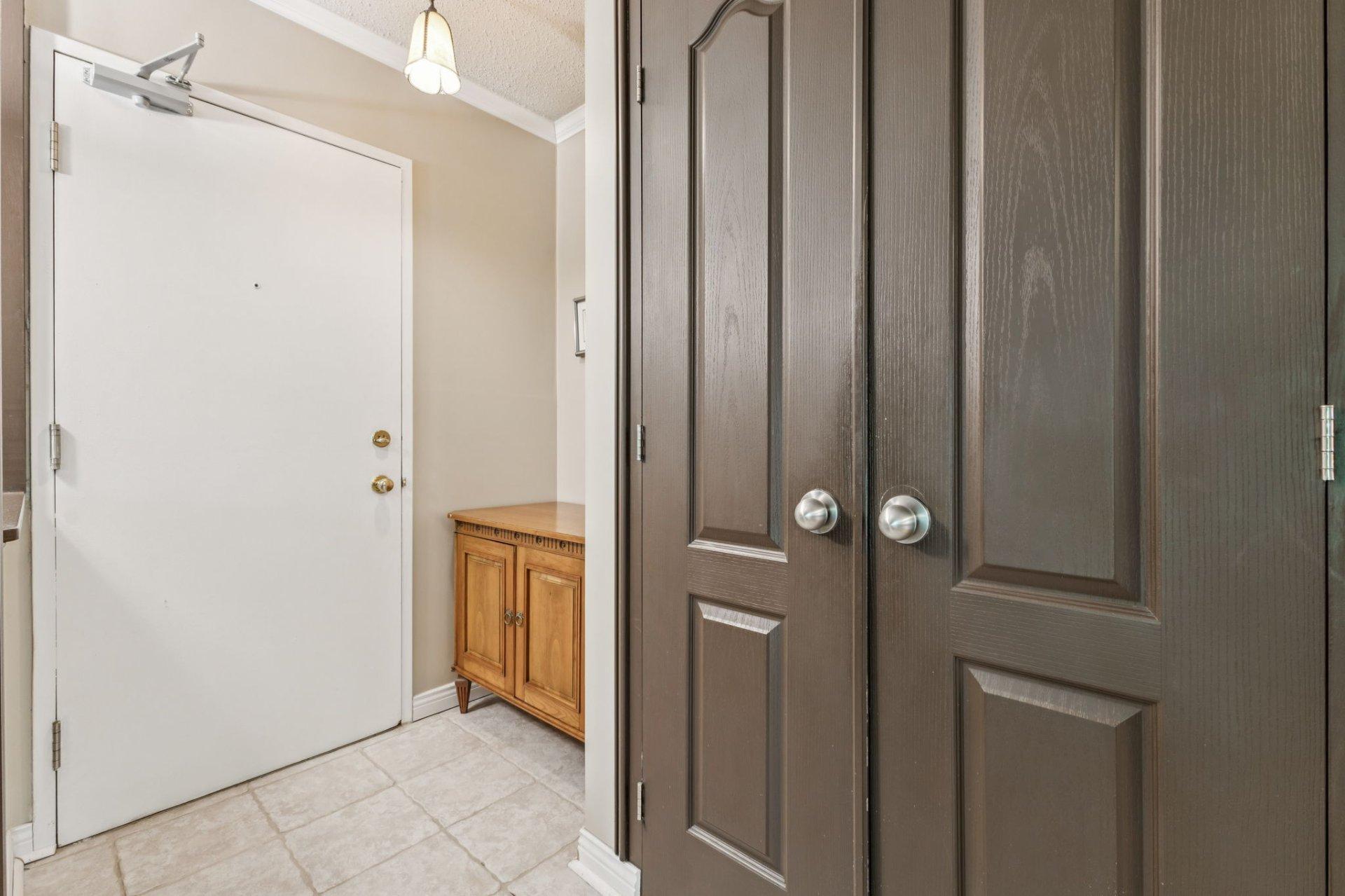 









6


Imp. de Brest

, 2,
Gatineau (Hull),




QC
J8Z3C2

