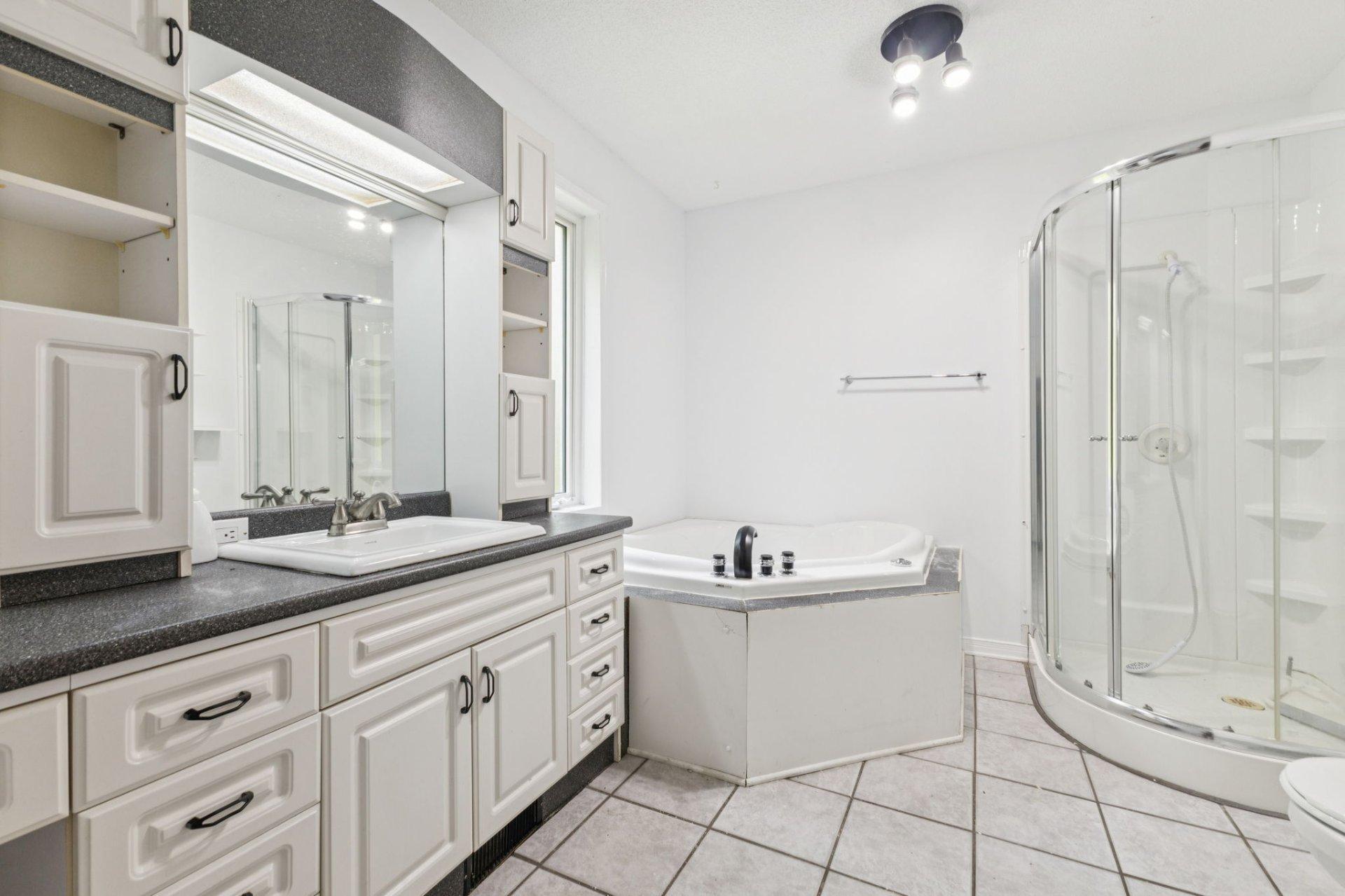 









85


Ch. Lafrenière

,
Val-des-Monts,




QC
J8N7J7

