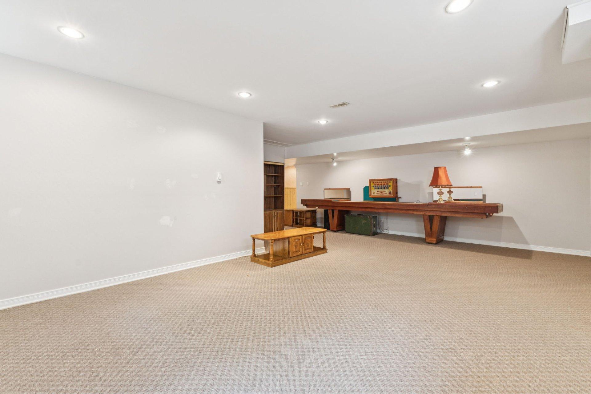 









85


Ch. Lafrenière

,
Val-des-Monts,




QC
J8N7J7

