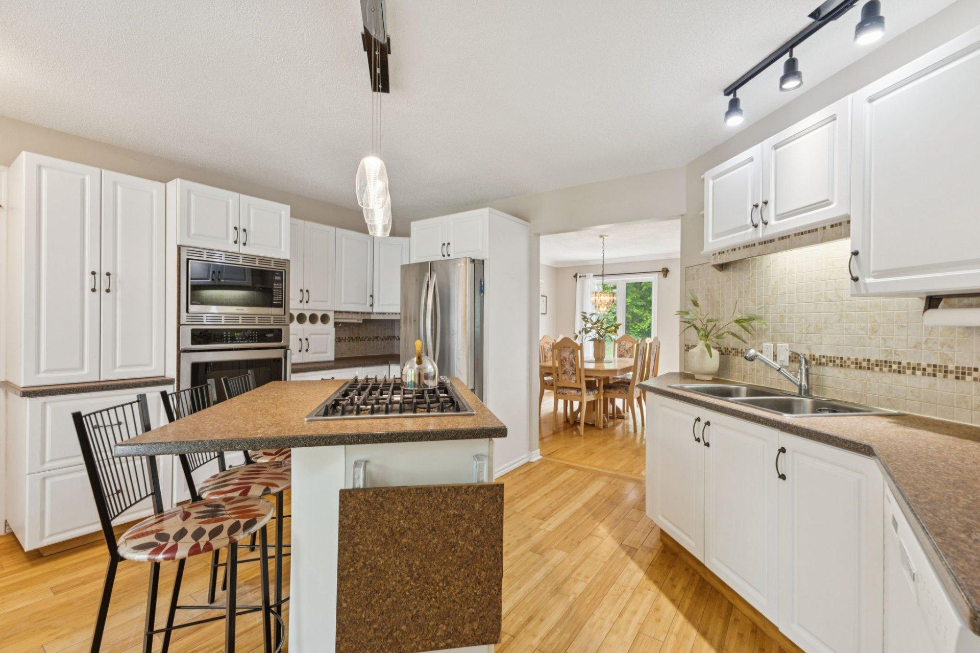 









85


Ch. Lafrenière

,
Val-des-Monts,




QC
J8N7J7

