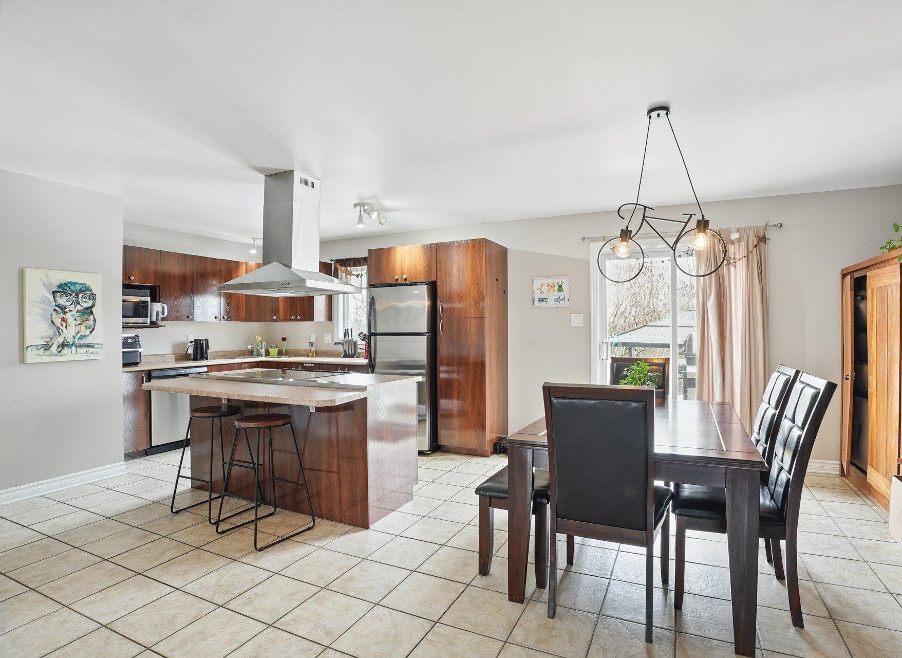 









108


Imp. Jean-Duceppe

,
Gatineau (Aylmer),




QC
J9H7K7

