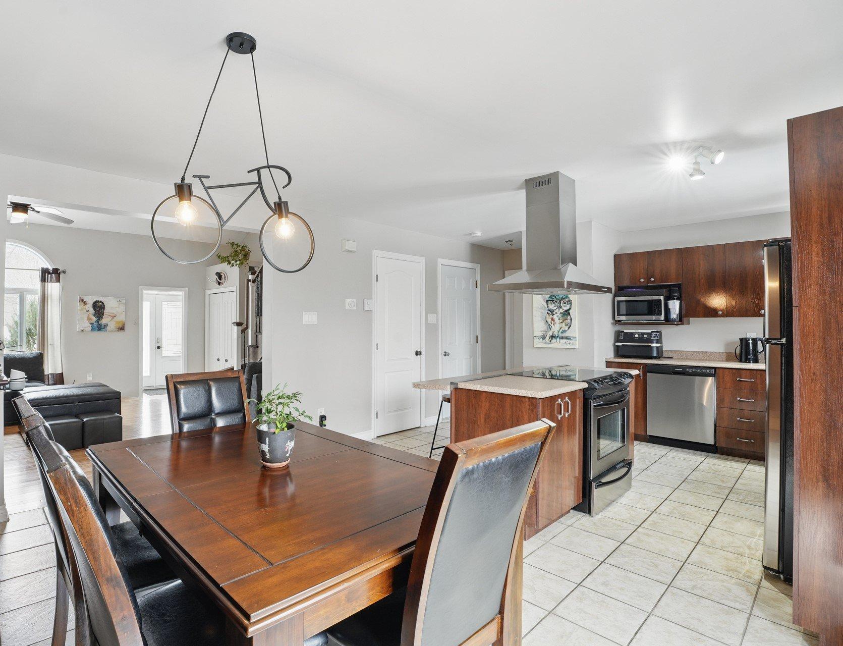 









108


Imp. Jean-Duceppe

,
Gatineau (Aylmer),




QC
J9H7K7

