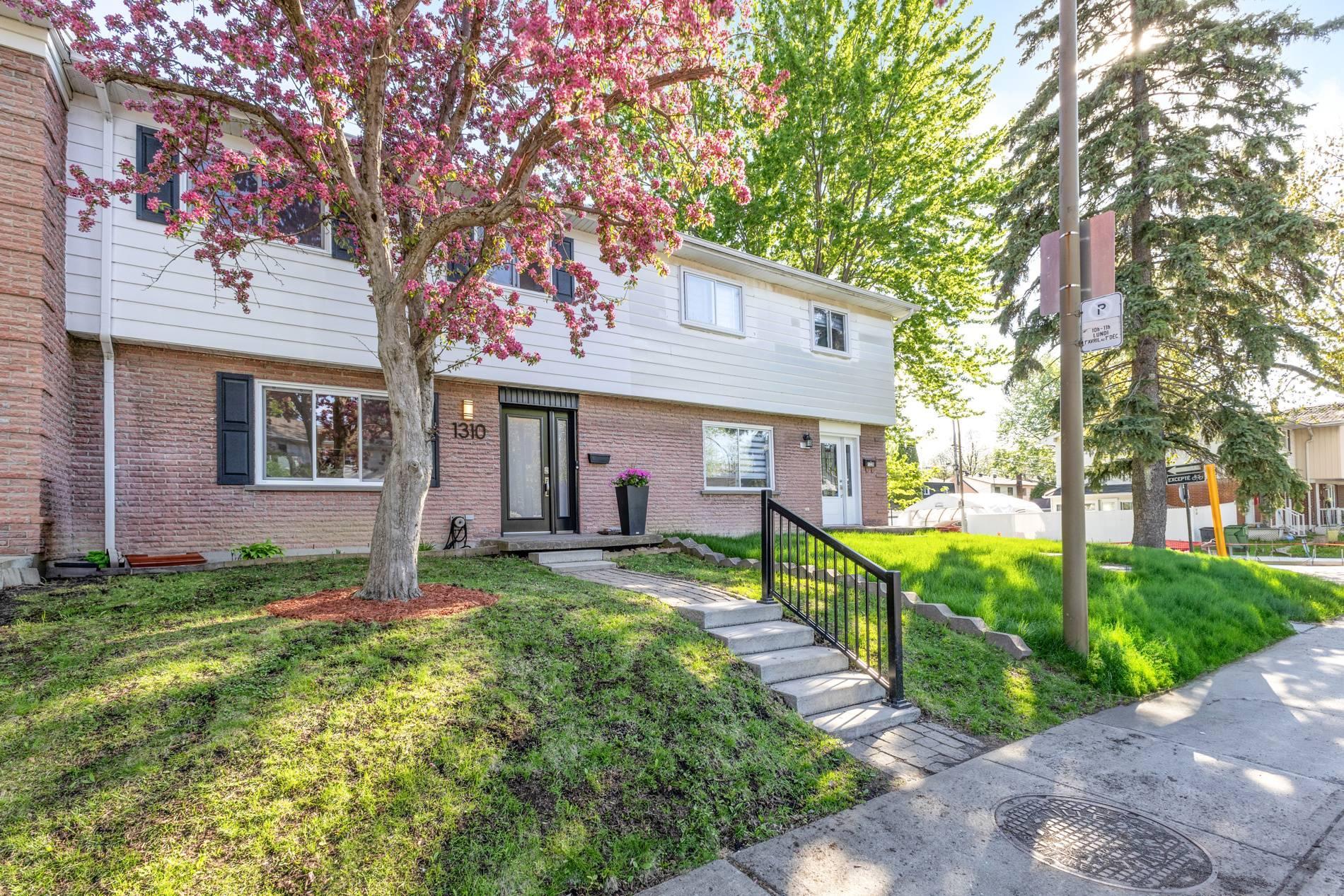 









1310


40e Avenue

,
Montréal (Rivière-des-Prairies/Pointe-aux-Trembles),




QC
H1A3G5

