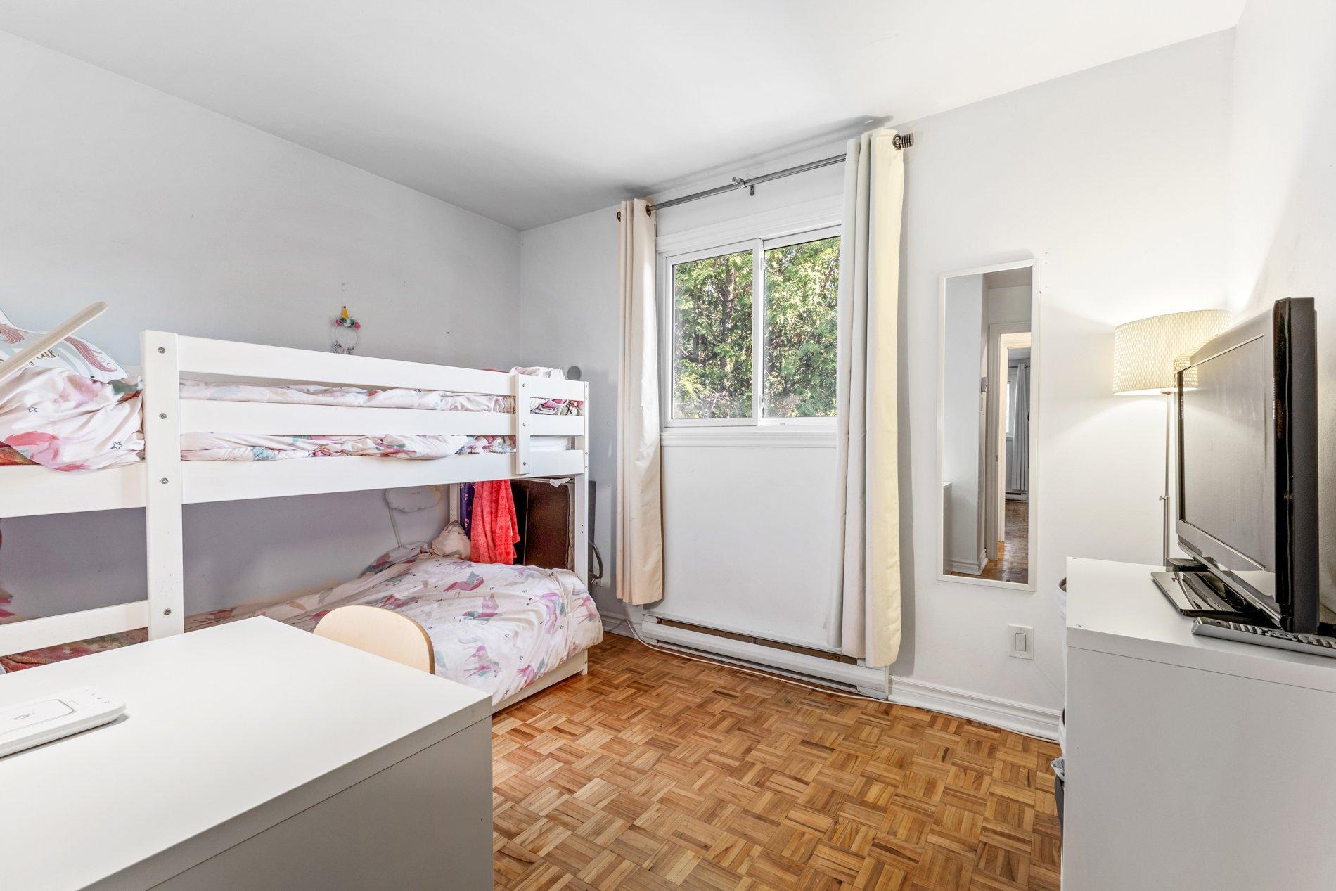









1310


40e Avenue

,
Montréal (Rivière-des-Prairies/Pointe-aux-Trembles),




QC
H1A3G5

