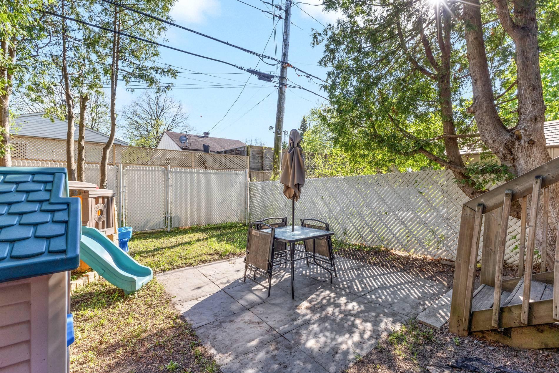 









1310


40e Avenue

,
Montréal (Rivière-des-Prairies/Pointe-aux-Trembles),




QC
H1A3G5

