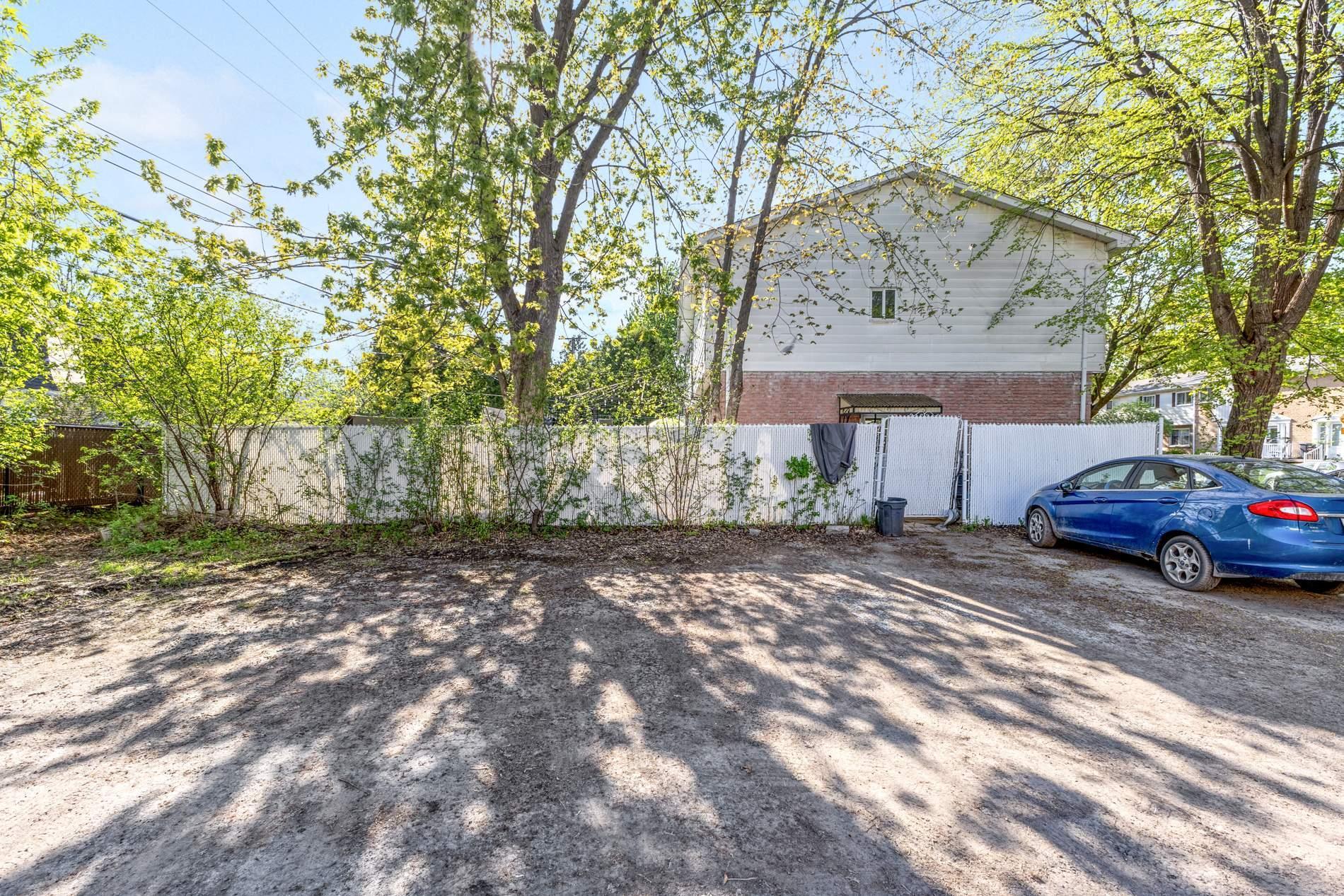 









1310


40e Avenue

,
Montréal (Rivière-des-Prairies/Pointe-aux-Trembles),




QC
H1A3G5

