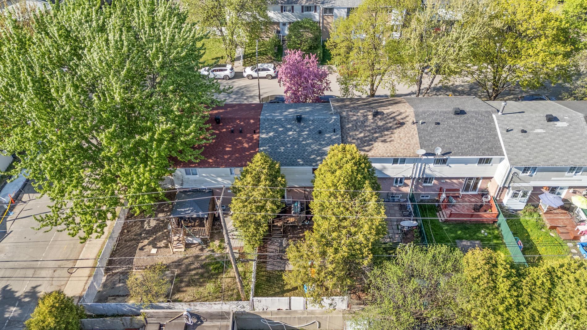 









1310


40e Avenue

,
Montréal (Rivière-des-Prairies/Pointe-aux-Trembles),




QC
H1A3G5

