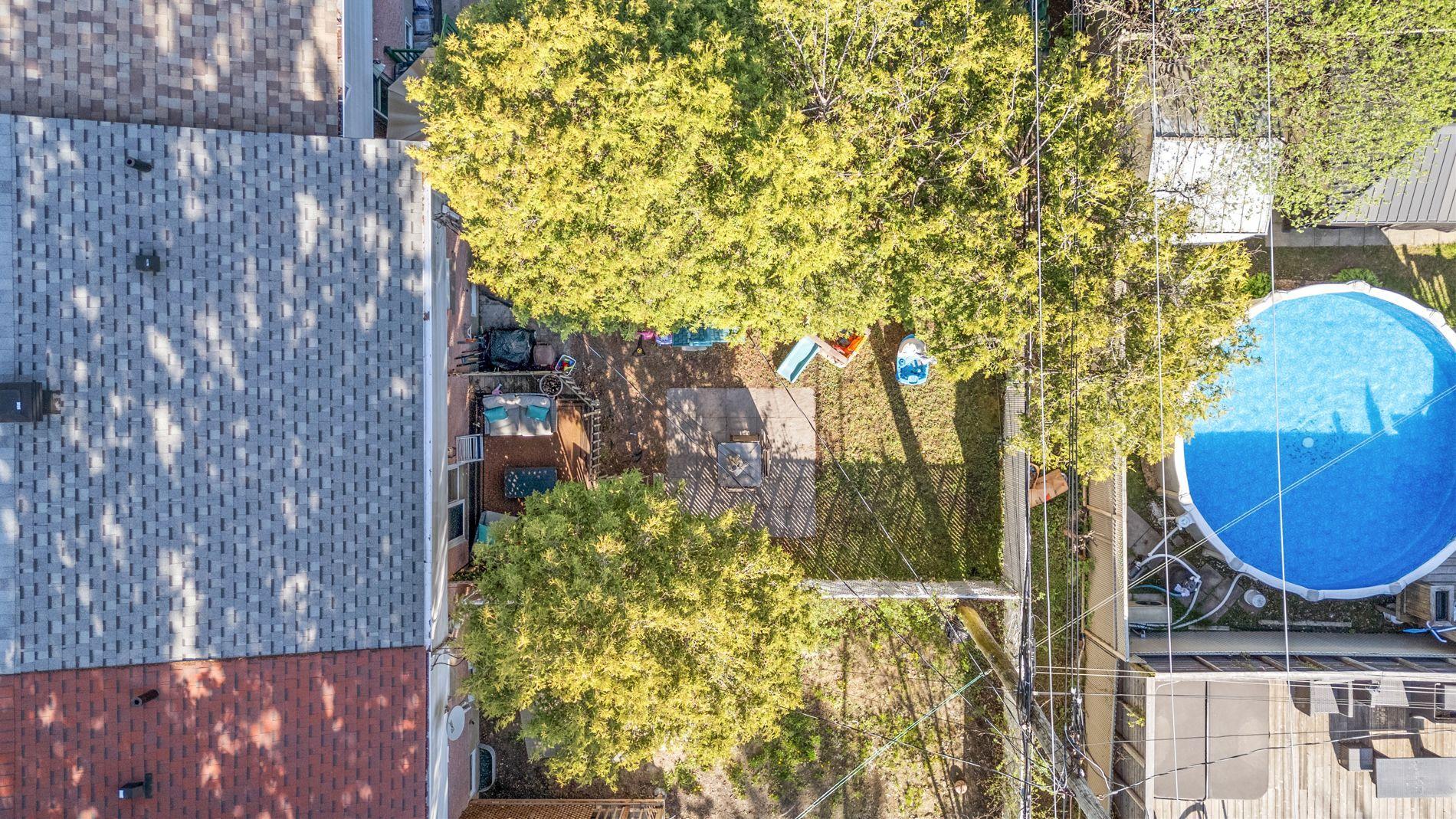 









1310


40e Avenue

,
Montréal (Rivière-des-Prairies/Pointe-aux-Trembles),




QC
H1A3G5

