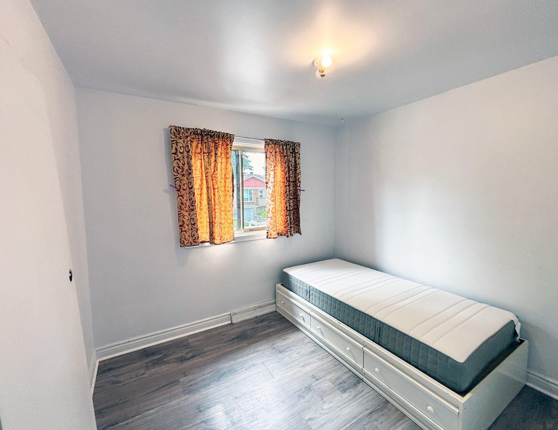 









185


Av. Verdi

,
Laval (Laval-des-Rapides),




QC
H7N3E2

