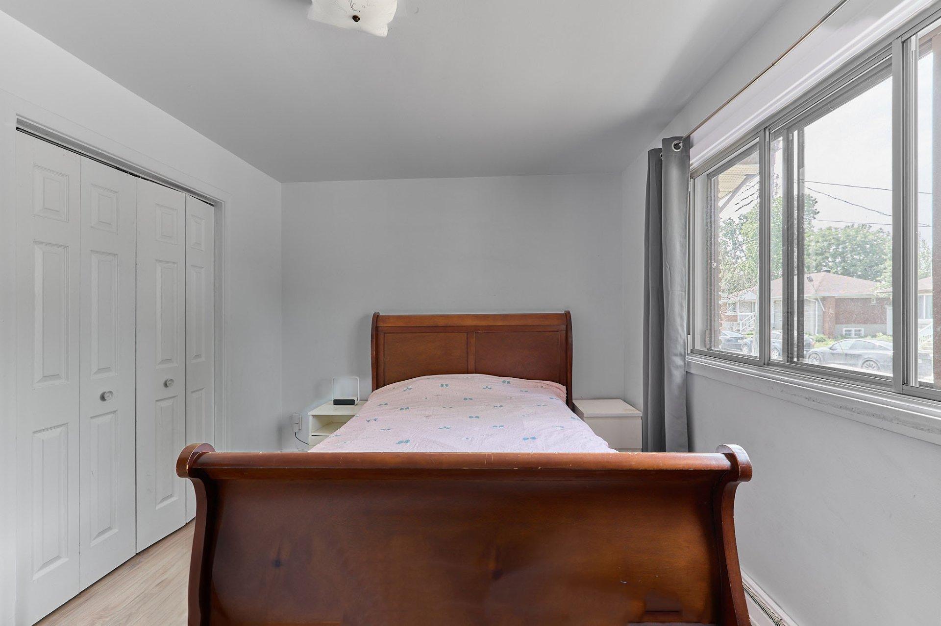 









185


Av. Verdi

,
Laval (Laval-des-Rapides),




QC
H7N3E2

