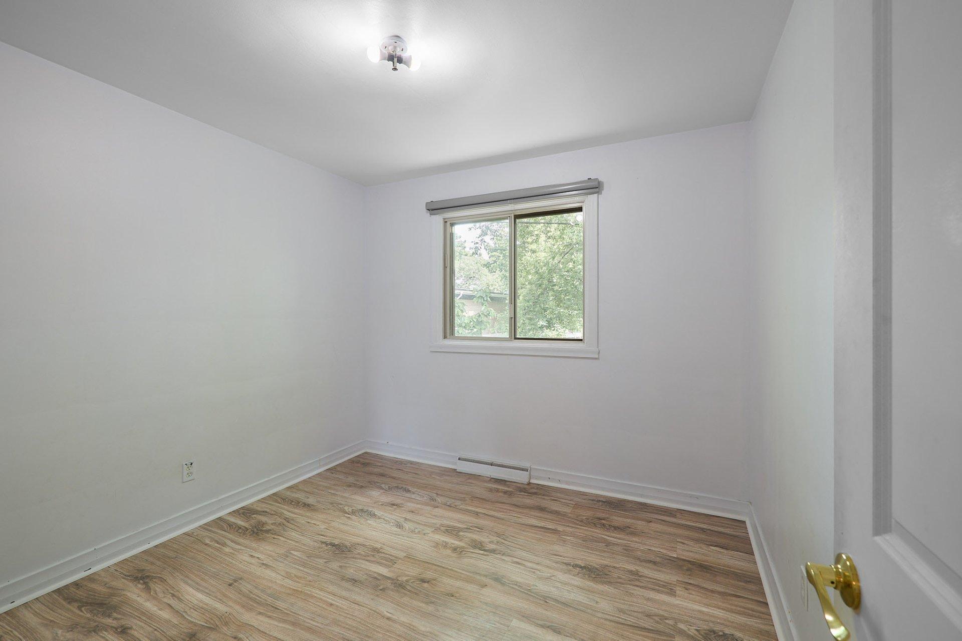 









185


Av. Verdi

,
Laval (Laval-des-Rapides),




QC
H7N3E2

