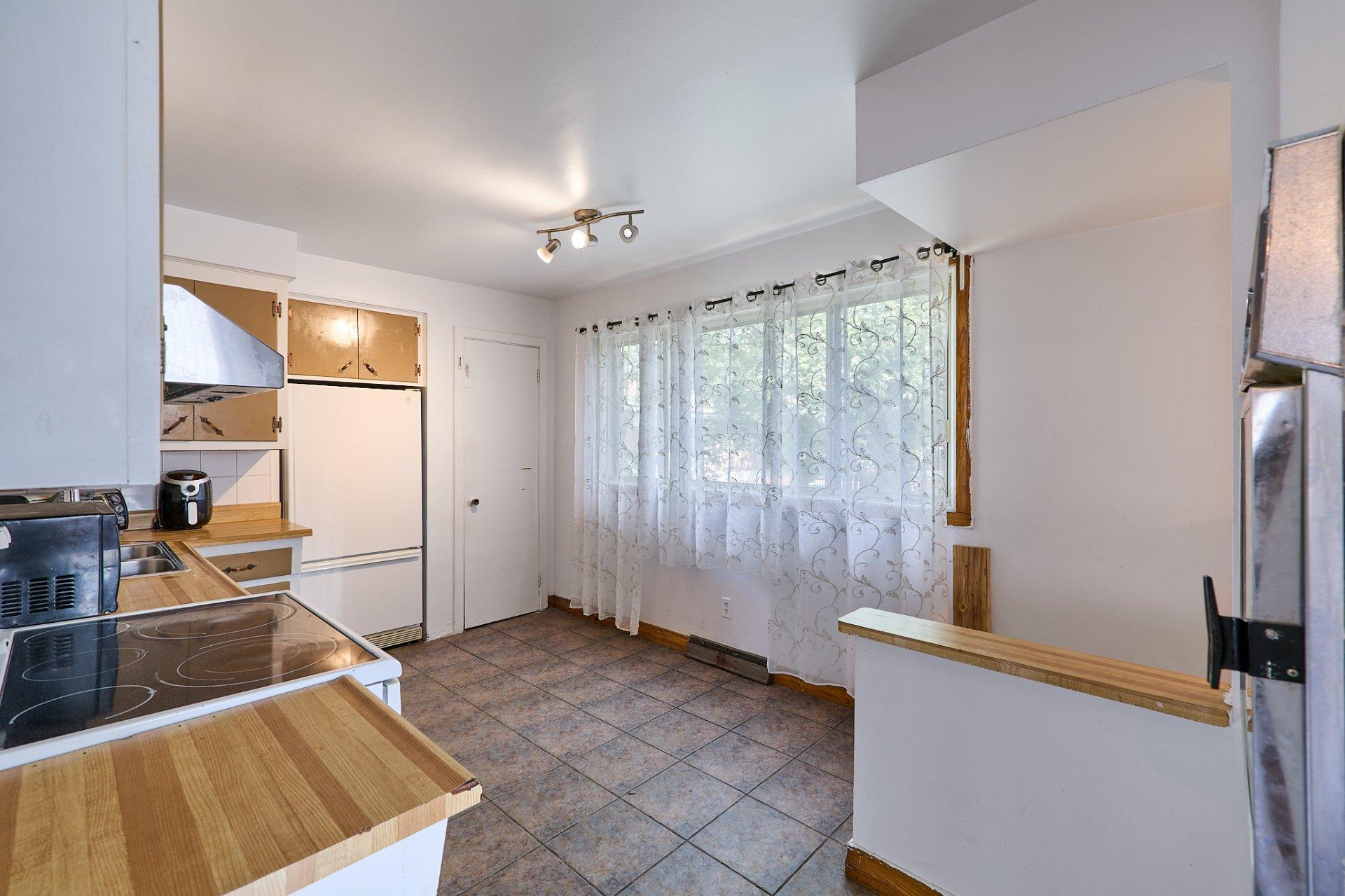 









185


Av. Verdi

,
Laval (Laval-des-Rapides),




QC
H7N3E2

