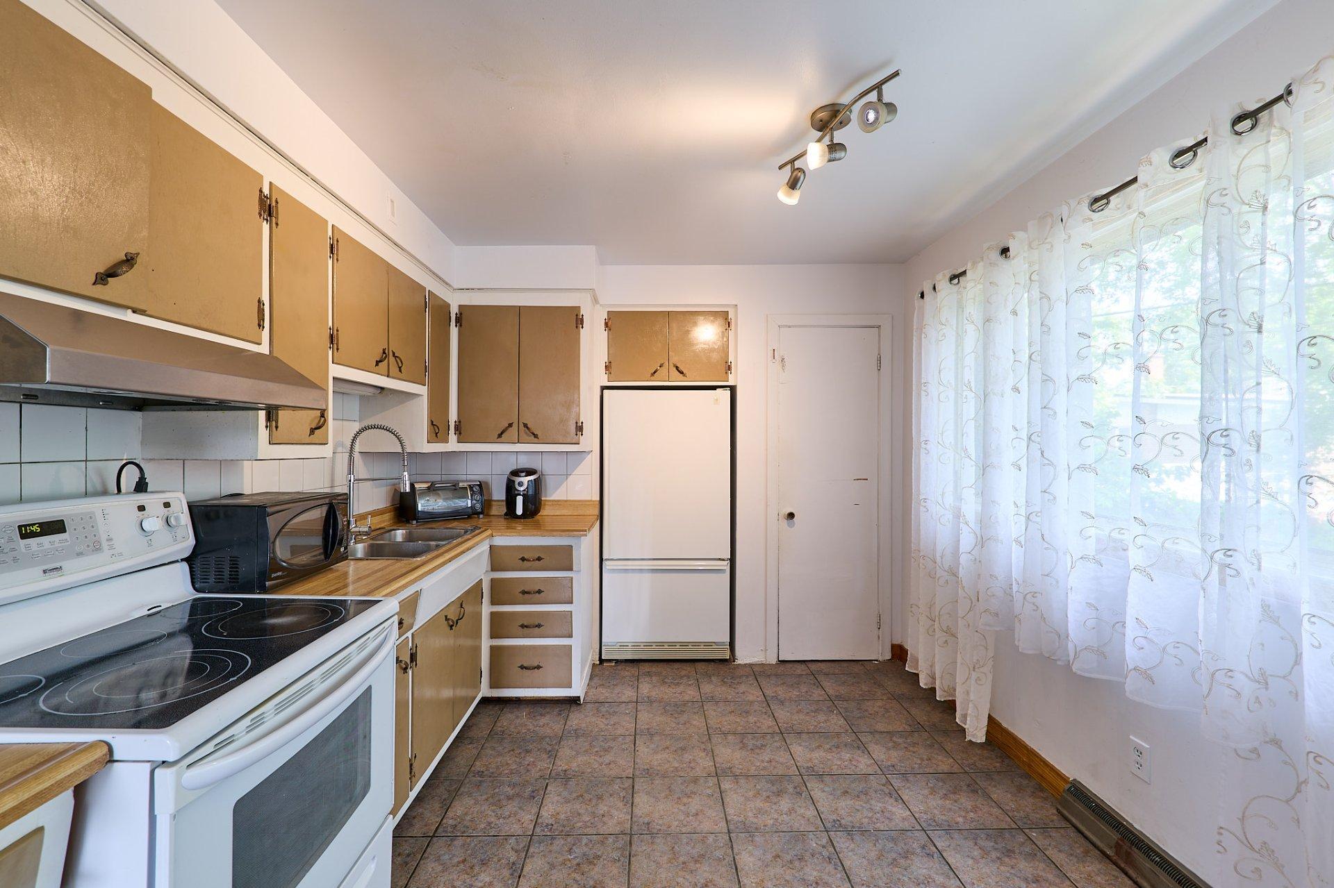 









185


Av. Verdi

,
Laval (Laval-des-Rapides),




QC
H7N3E2

