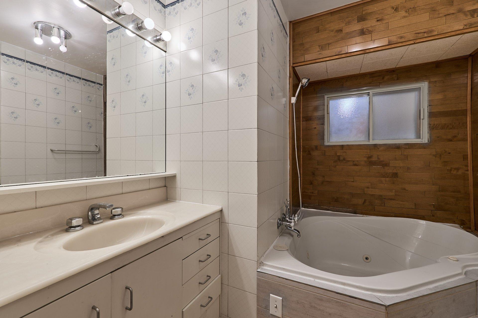 









185


Av. Verdi

,
Laval (Laval-des-Rapides),




QC
H7N3E2

