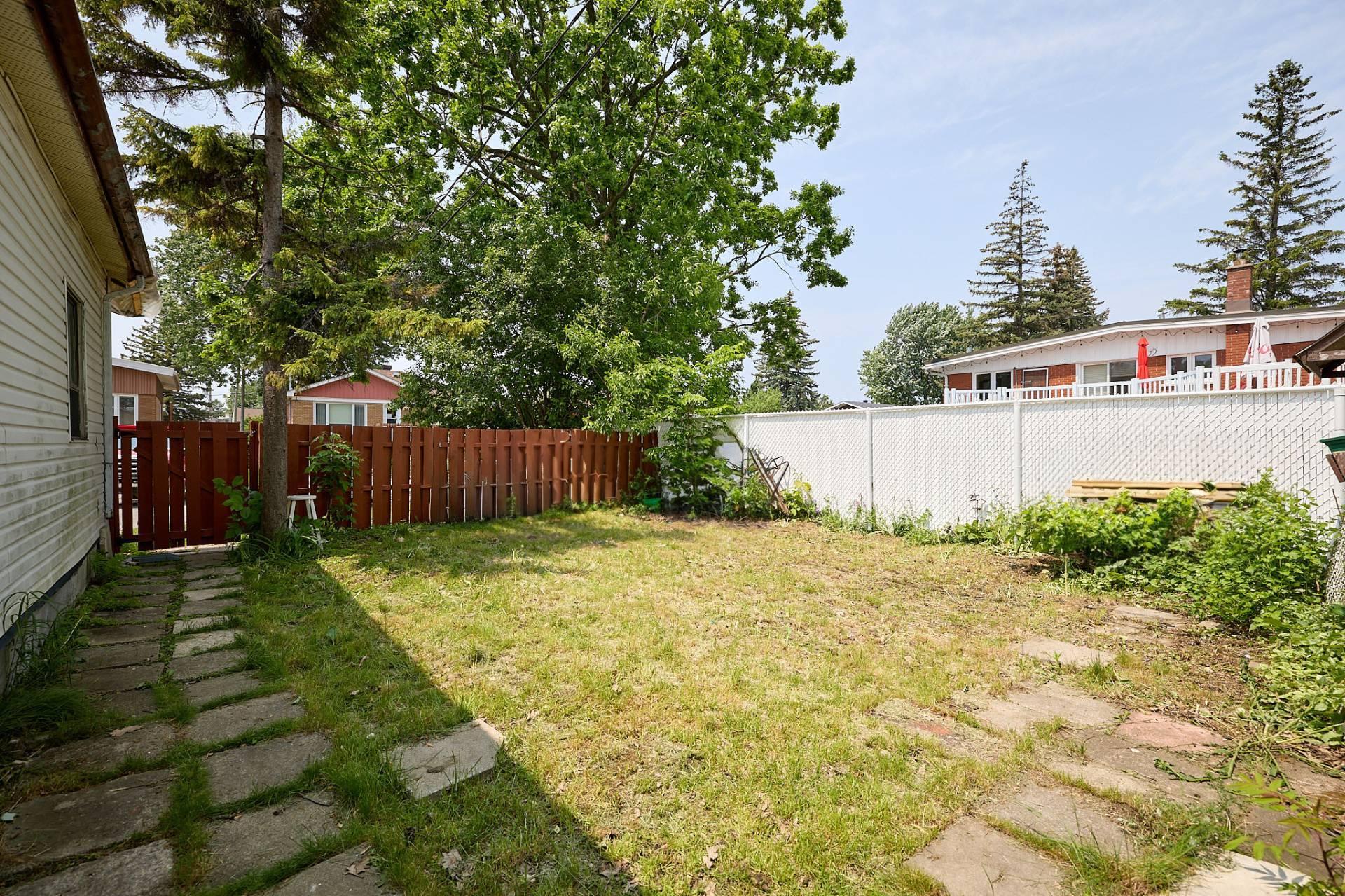









185


Av. Verdi

,
Laval (Laval-des-Rapides),




QC
H7N3E2

