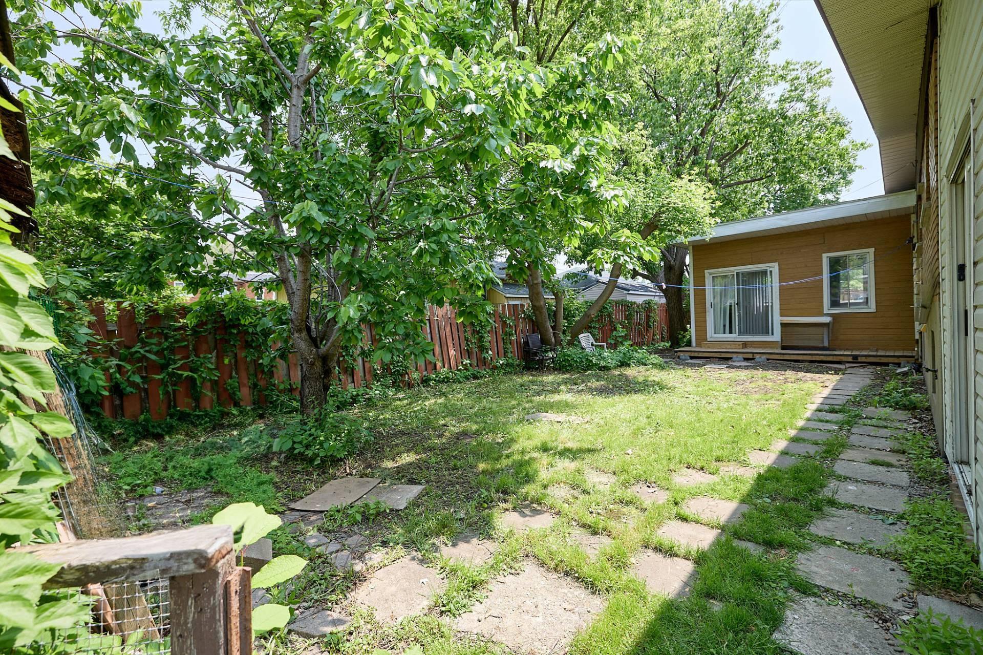 









185


Av. Verdi

,
Laval (Laval-des-Rapides),




QC
H7N3E2

