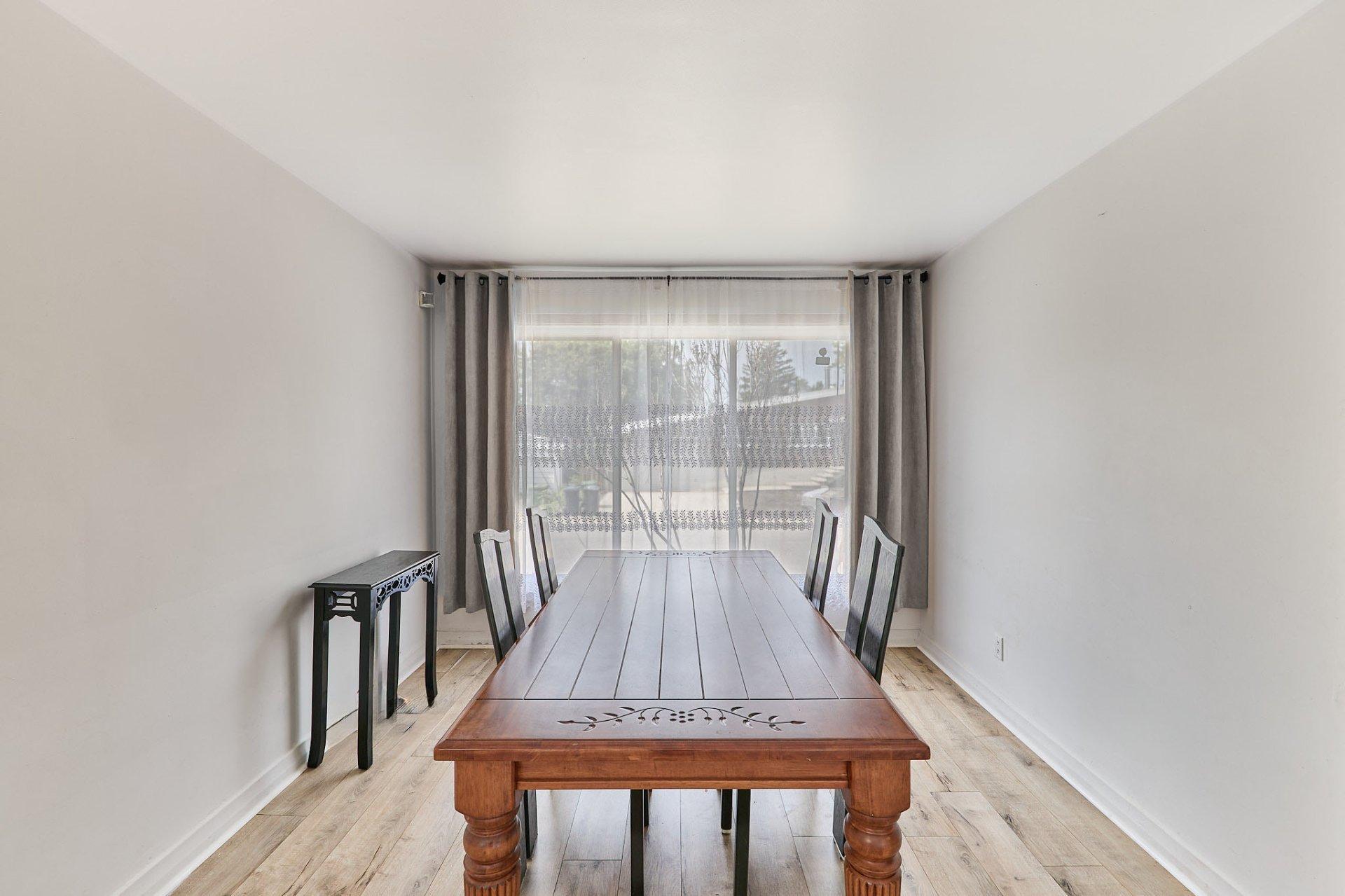









185


Av. Verdi

,
Laval (Laval-des-Rapides),




QC
H7N3E2

