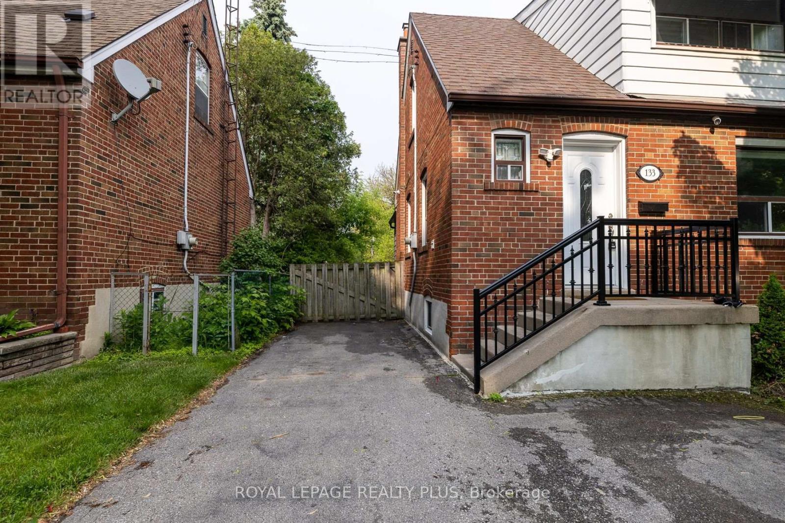 












133 WESLEY STREET

,
Toronto,




Ontario
M8Y2W9

