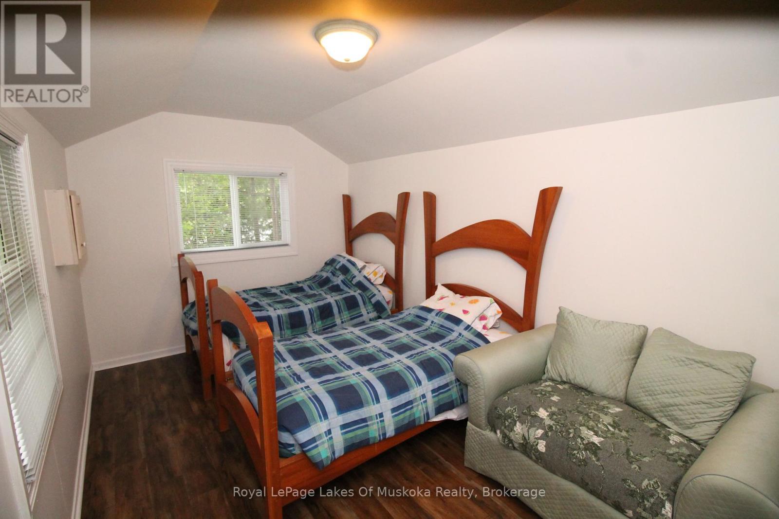 












49 PINETREE ROAD

,
Gravenhurst (Muskoka (S)),




Ontario
P1P1R2

